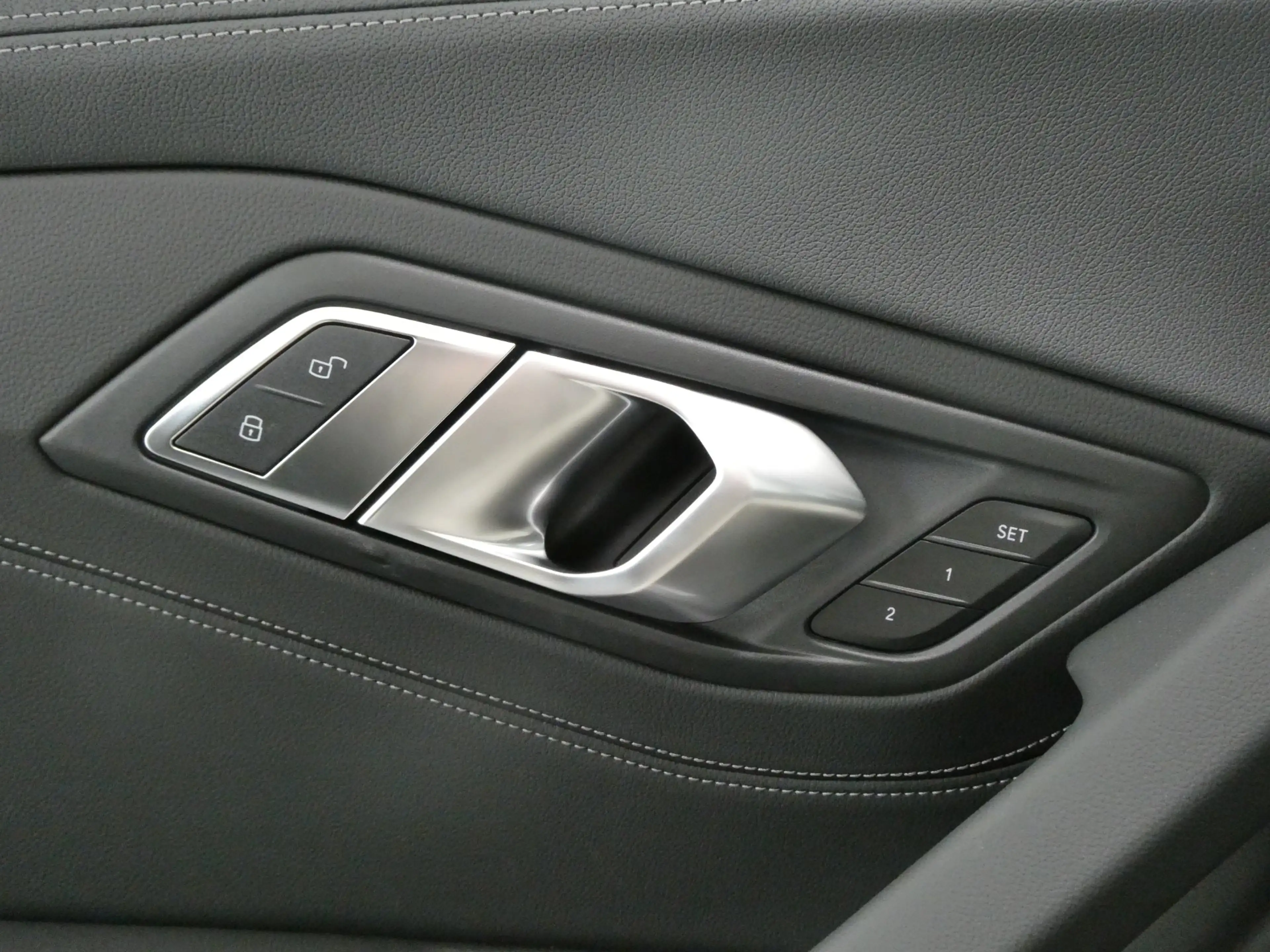 BMW Z4 sDrive 30i — photo 13