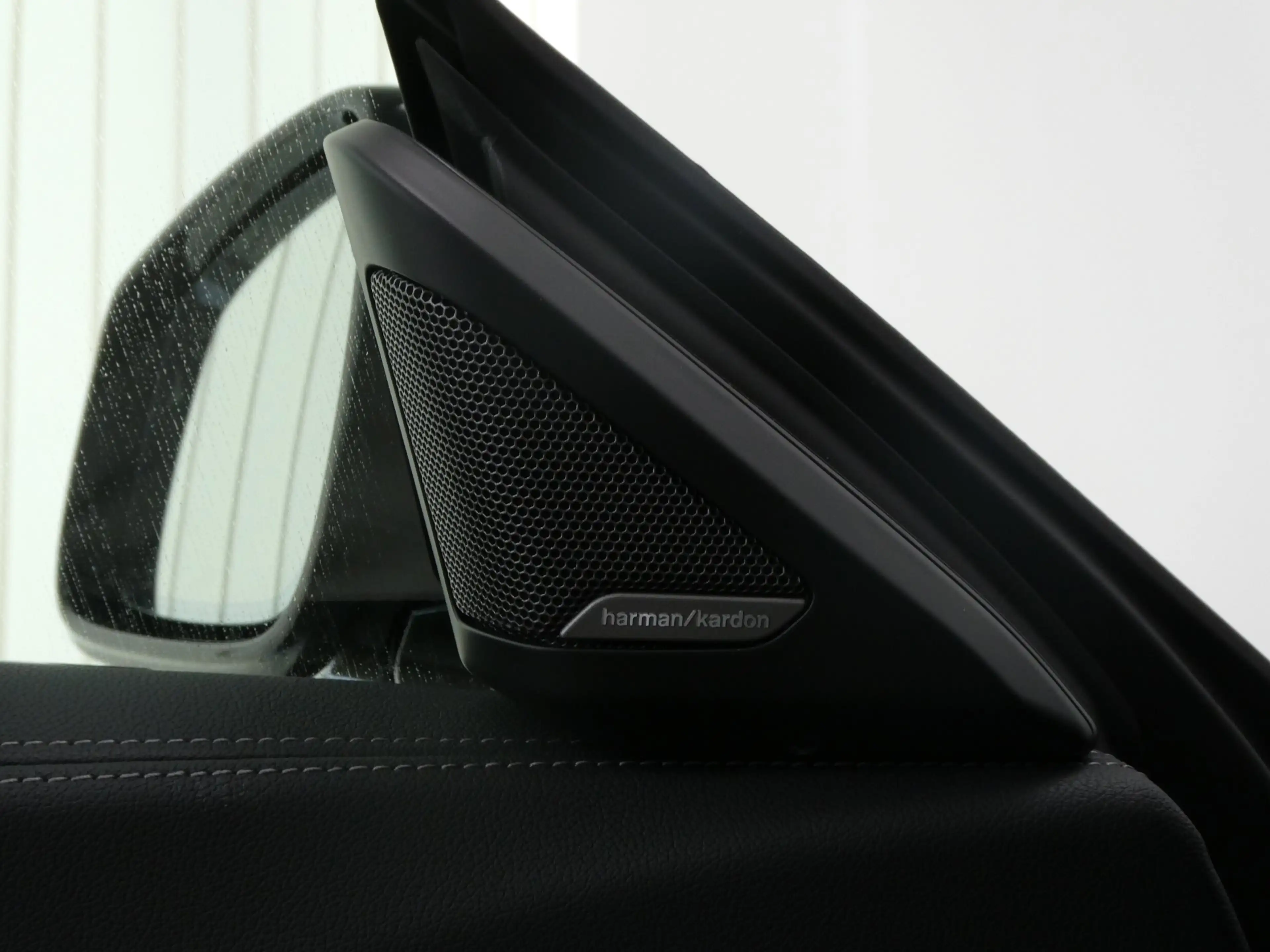 BMW Z4 sDrive 30i — photo 12