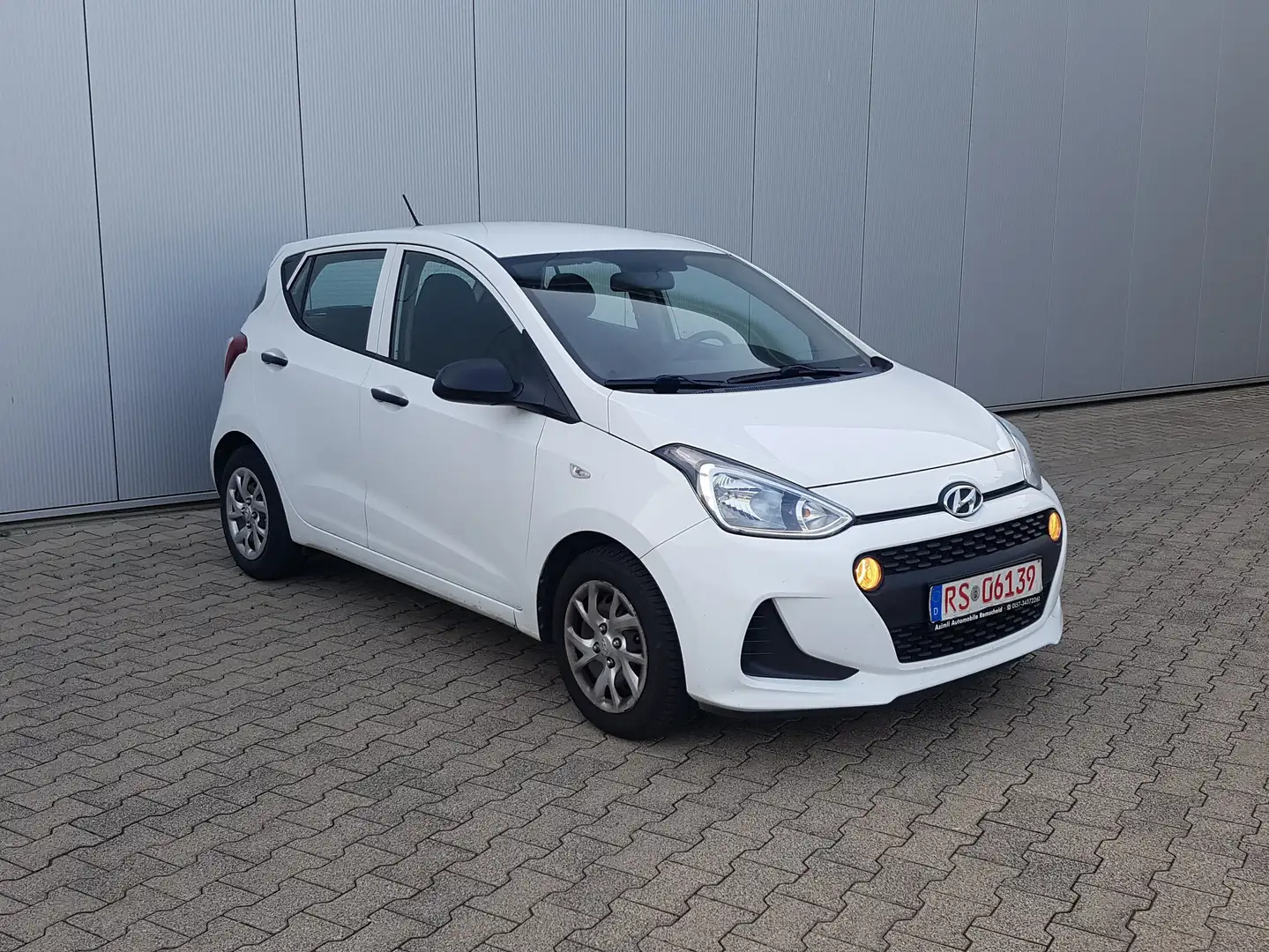 Hyundai i10 1.0 Classic *2.HAND /KLIMA/TÜV/TOP ZUSTAND* Weiß - 1