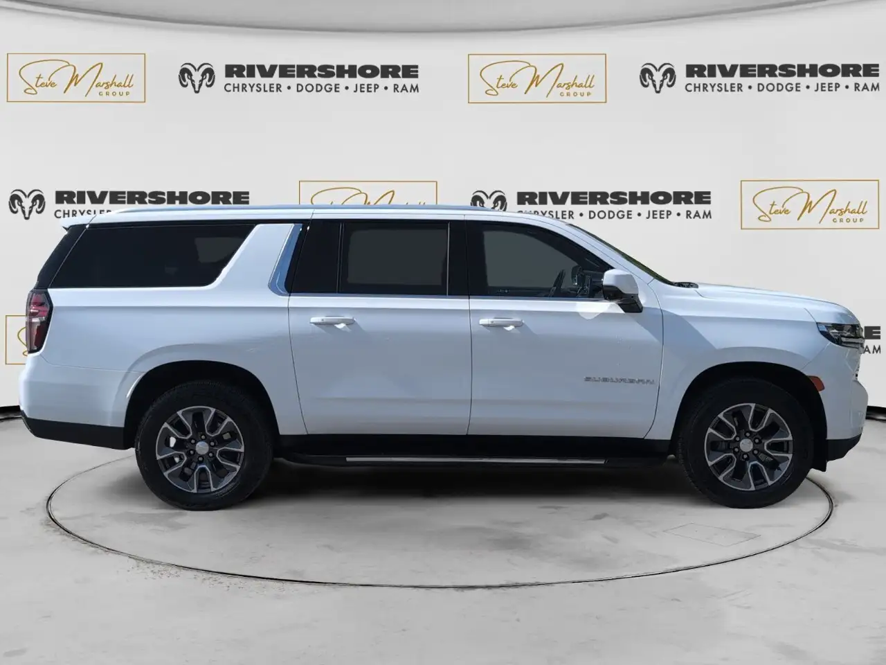Chevrolet Suburban снимка Chevrolet Suburban