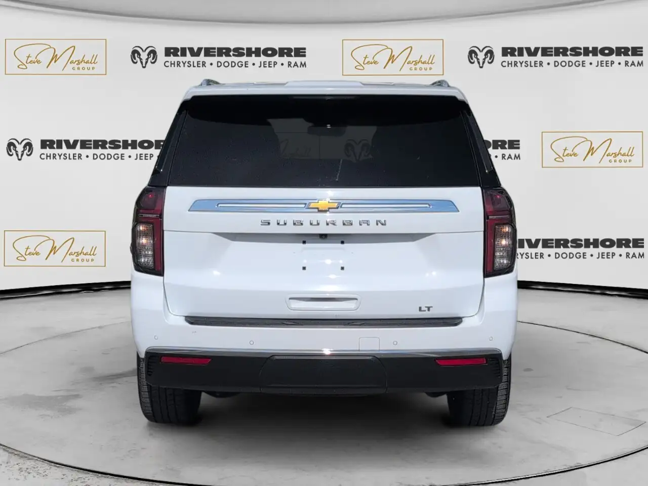 Chevrolet Suburban снимка Chevrolet Suburban