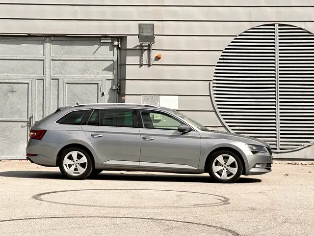 Skoda Superb Style 4x4 / Leder / Sitz-Kühlung-Heizung / AHK