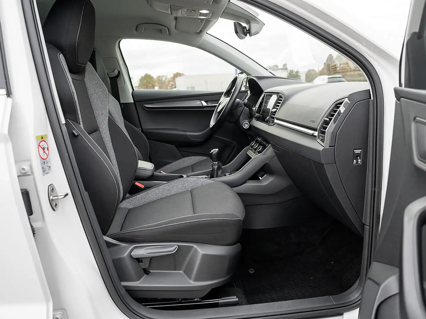 Skoda Karoq 1.0 TSI Drive 125 NAVI W-LAN AHK LED Weiß - 2