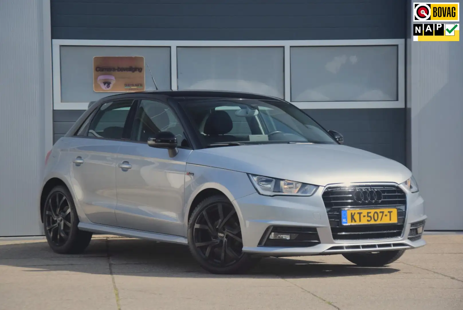 Audi A1 Sportback 1.0 TFSI Adrenalin S line Grijs - 1