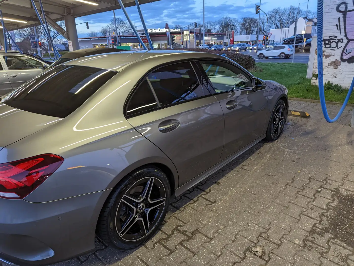 Mercedes-Benz A 200 A-Klasse Limousine AMG Line Grau - 2