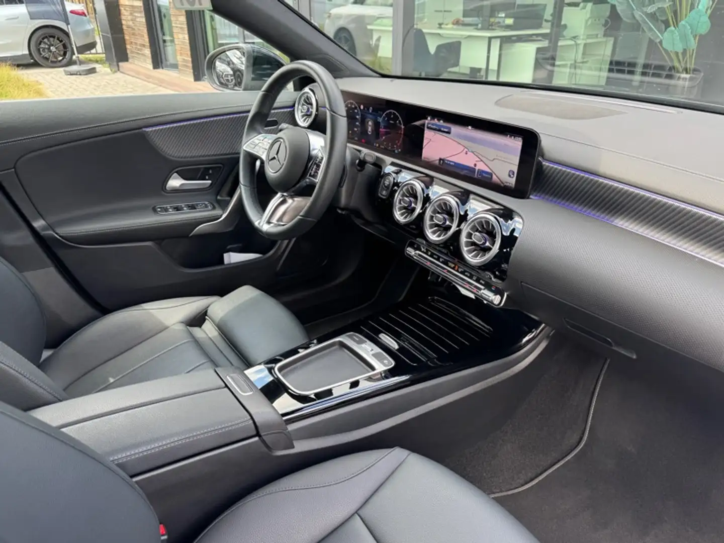 Mercedes-Benz CLA 180 180 d Luxury Line Zwart - 2