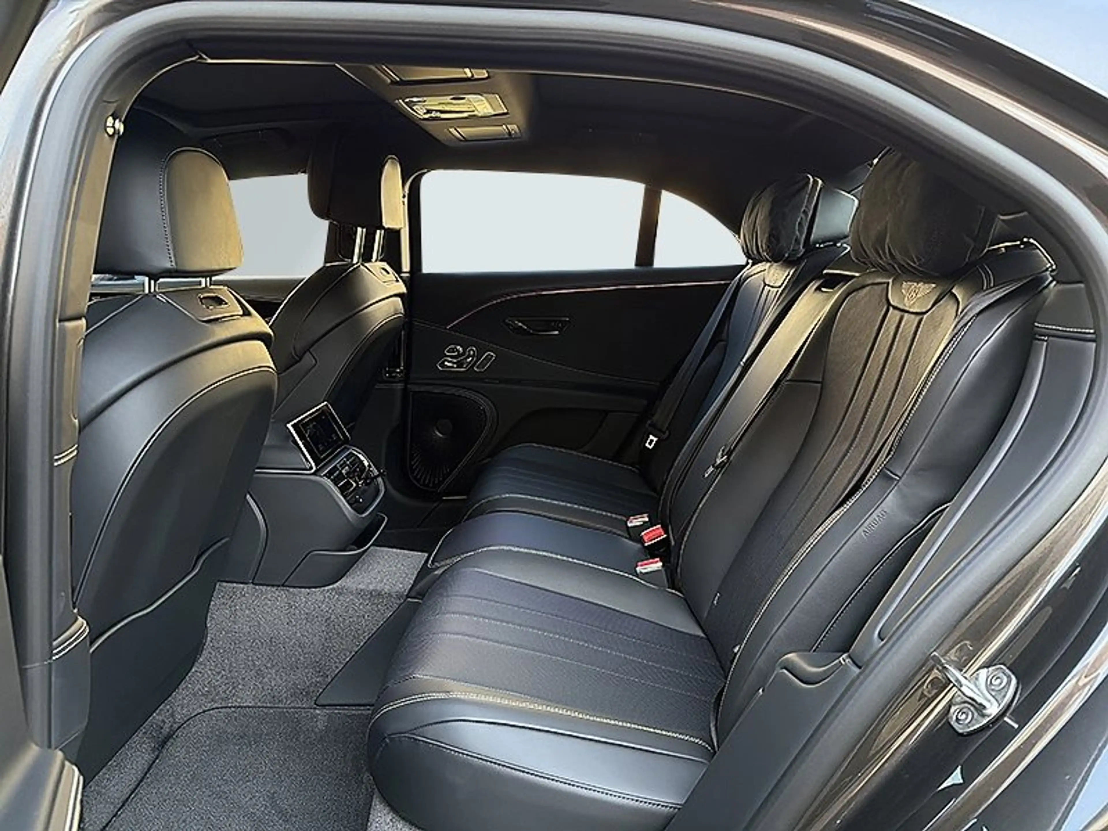 Bentley Flying Spur V8 Hybrid *B&O*Rotating* — photo 9