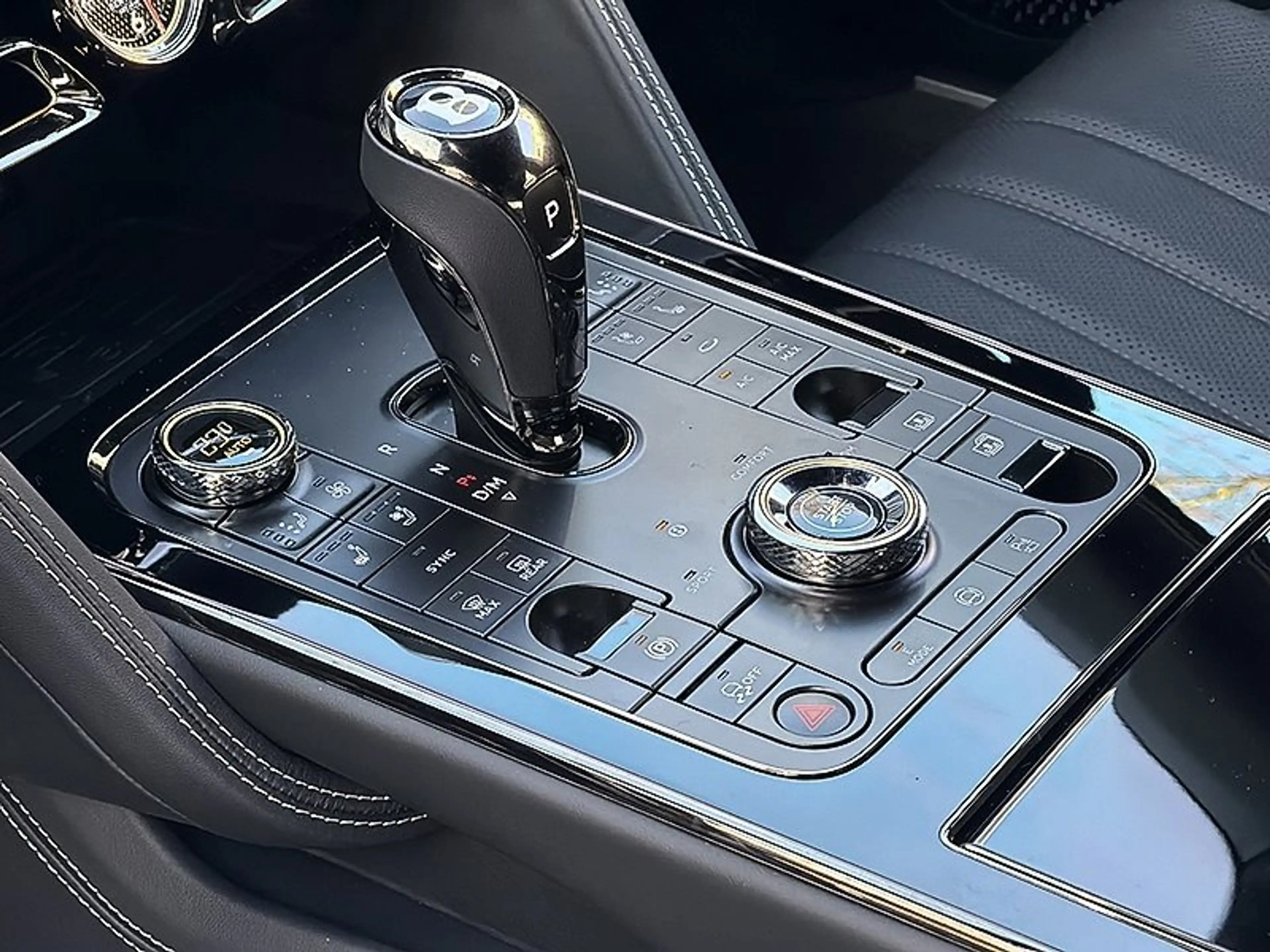Bentley Flying Spur V8 Hybrid *B&O*Rotating* — photo 8