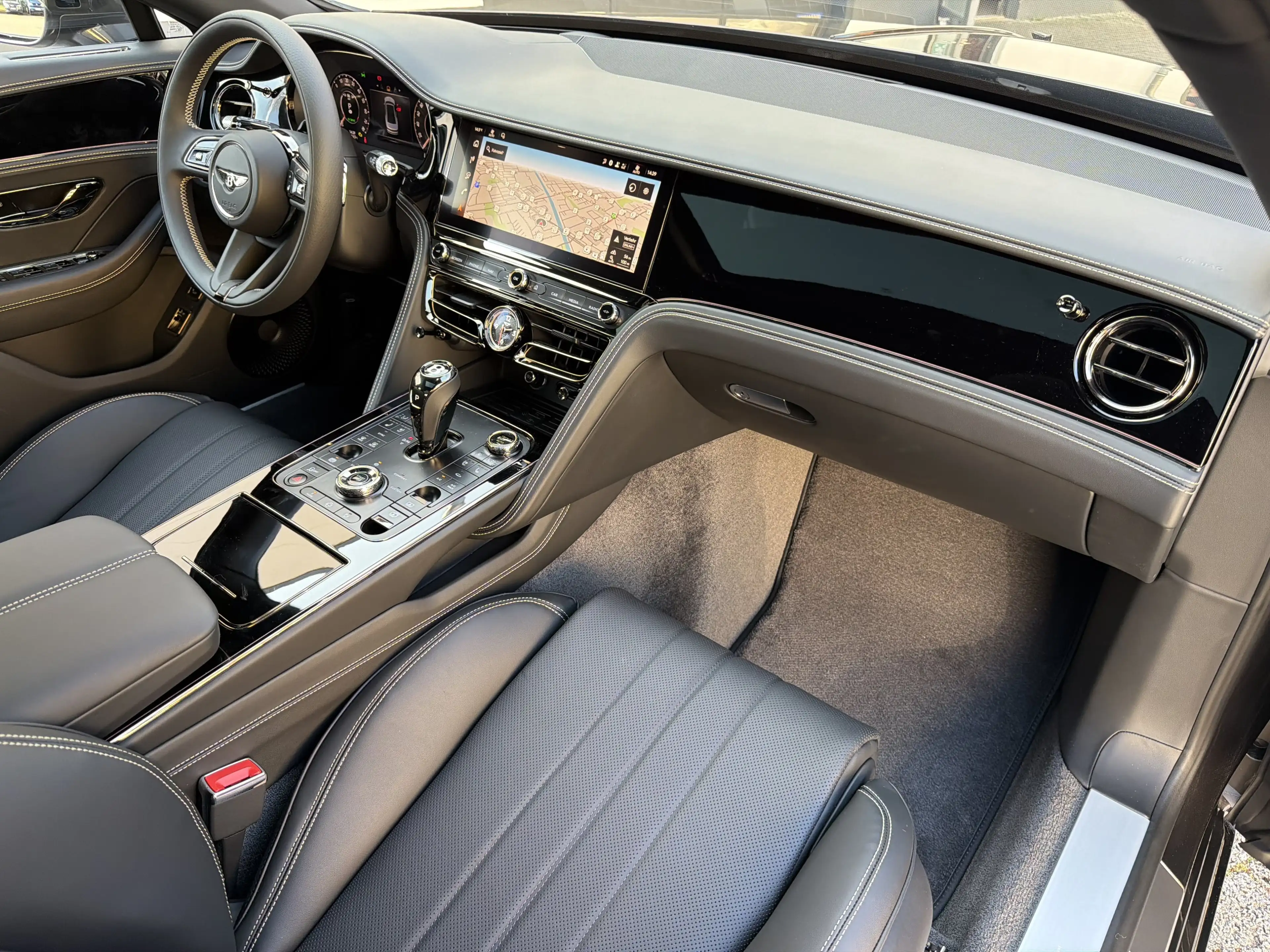 Bentley Flying Spur V8 Hybrid *B&O*Rotating* — photo 15