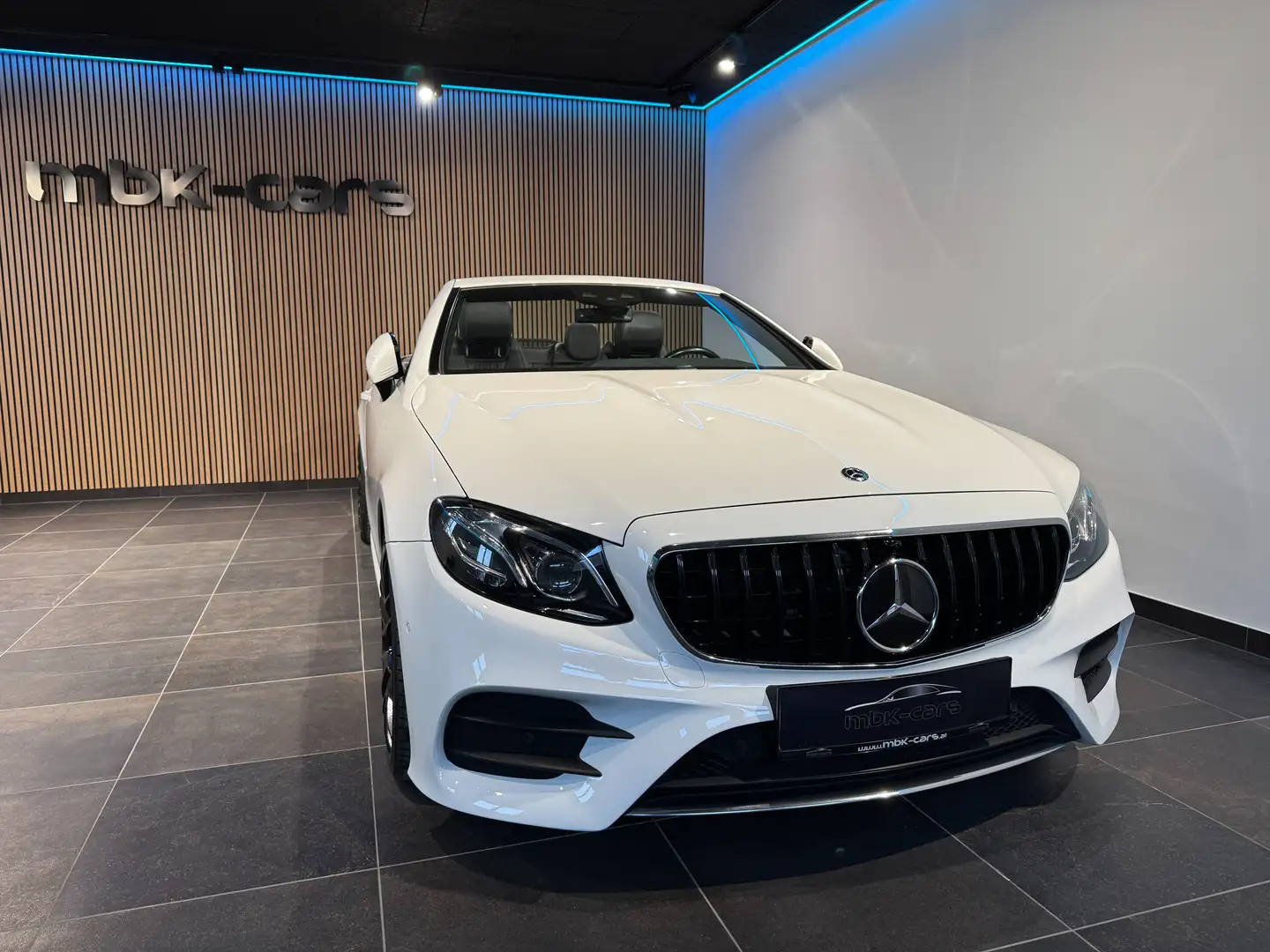 Mercedes-Benz E 220 Cabrio E 220 d AMG-Paket Weiß - 1