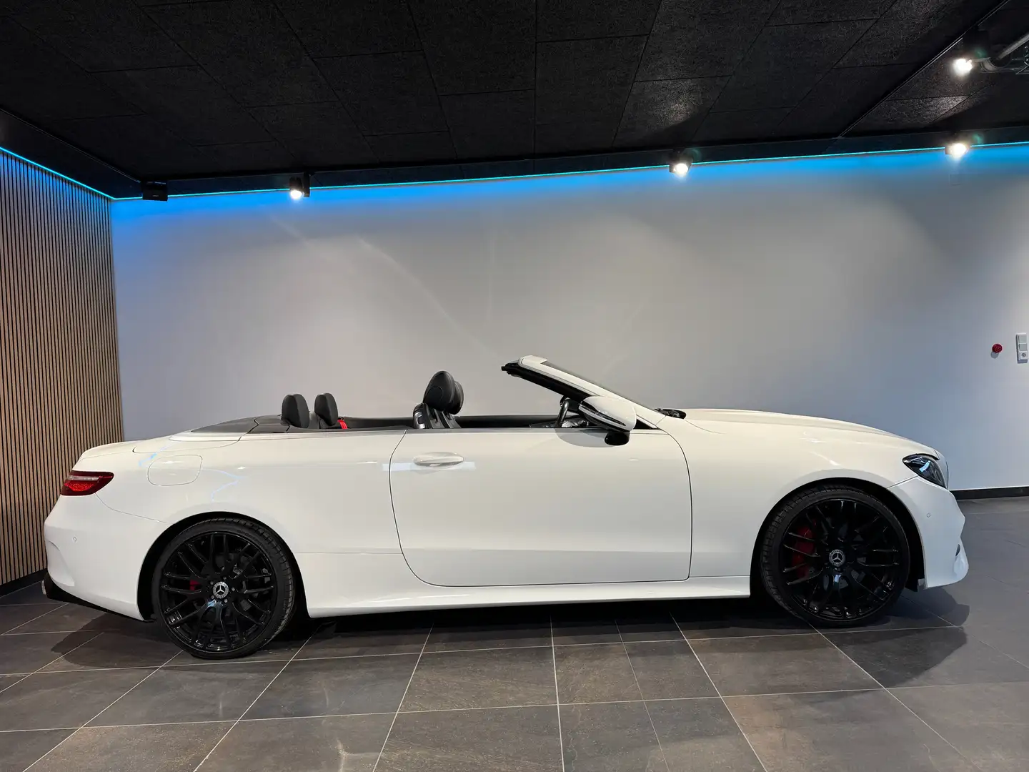 Mercedes-Benz E 220 Cabrio E 220 d AMG-Paket Weiß - 2