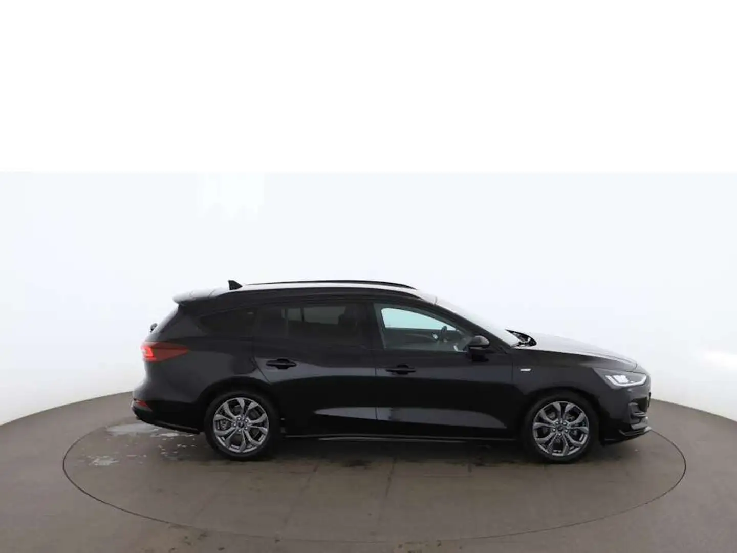 Ford Focus Turnier 1.0 EcoBoost ST-Line X Aut LED NAV Schwarz - 2