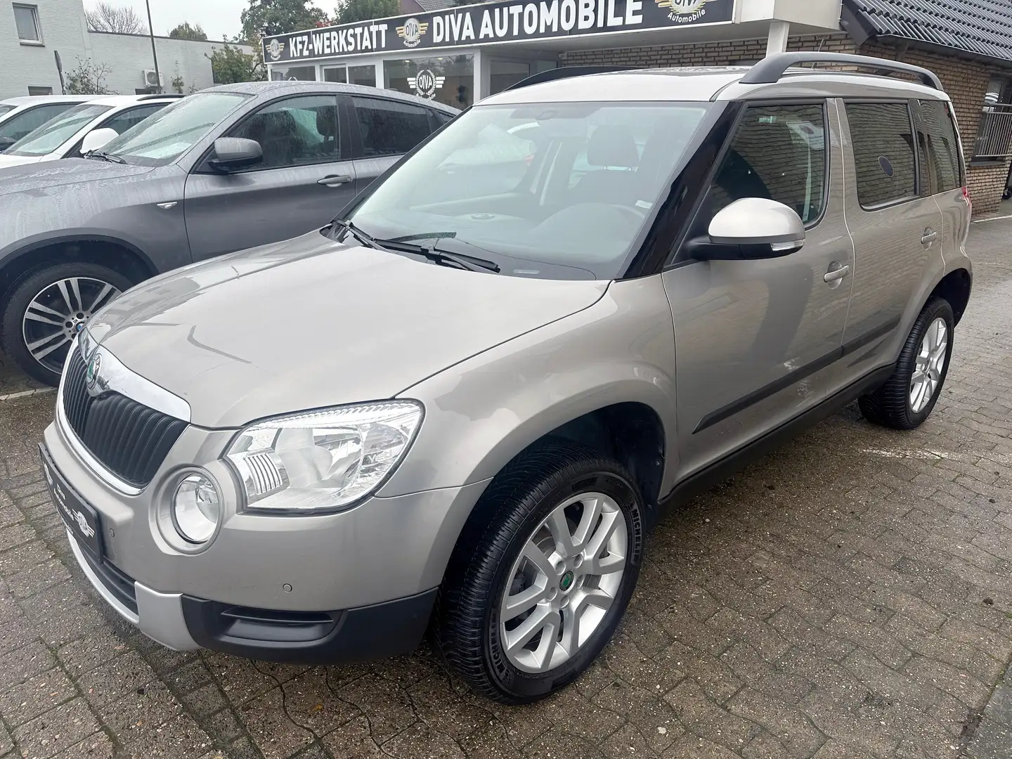 Skoda Yeti 1.2 TSI Ambition Plus Edition Automatik Beige - 1