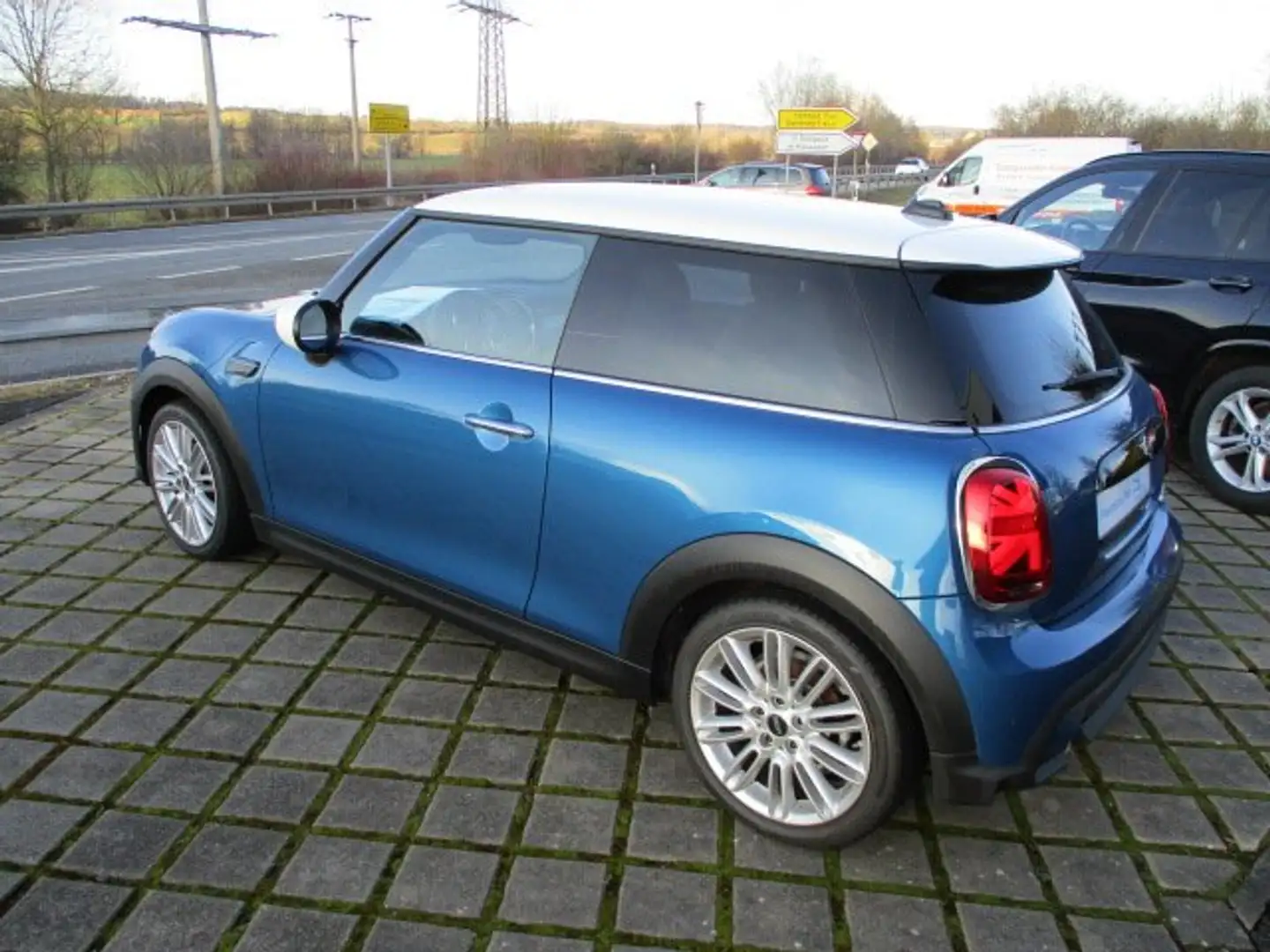 MINI Cooper Cooper Classic Trim Aut/NAVI/LED/PA/Sportsitze Blau - 2