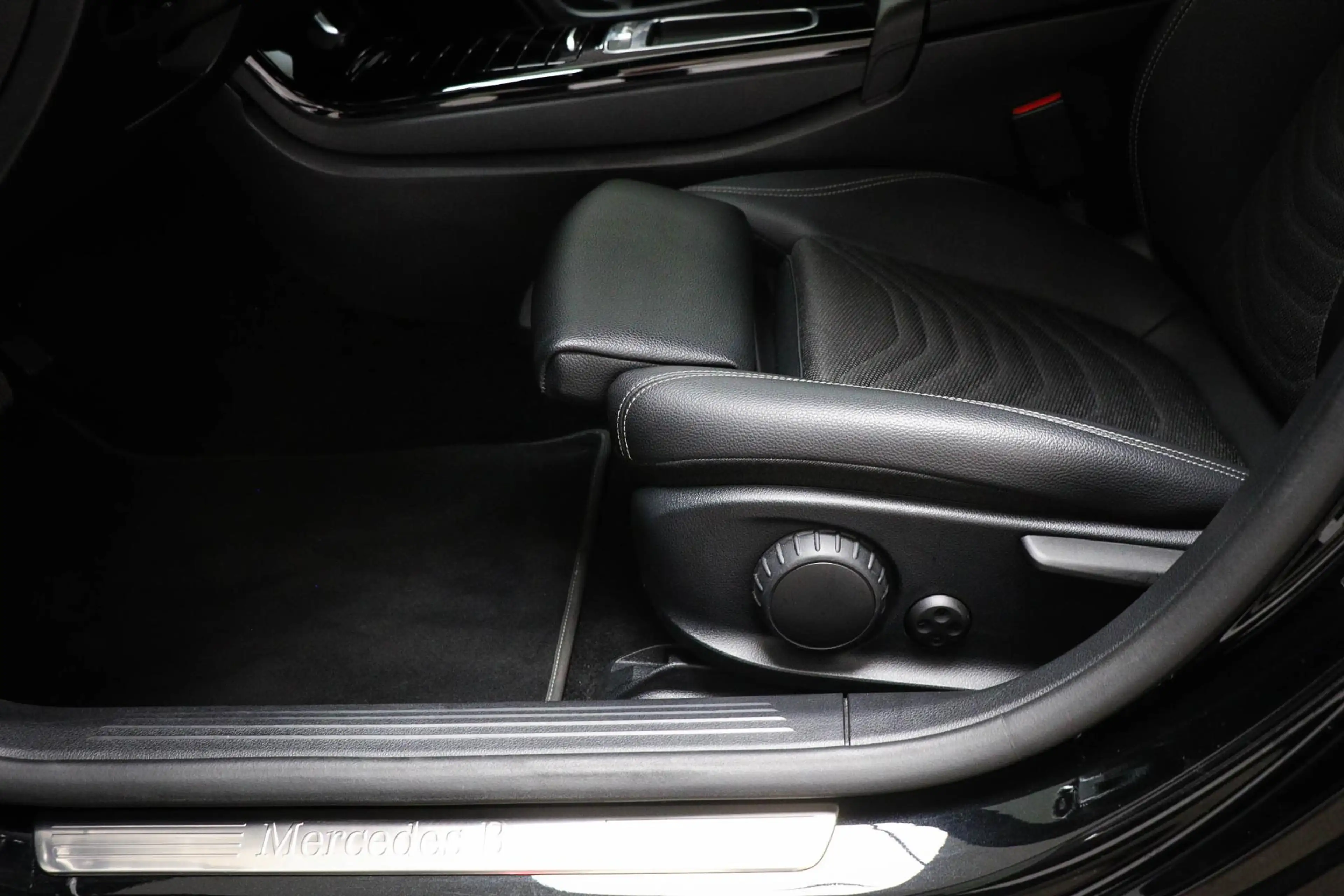 Mercedes-Benz A 180 Business Line | HALF LEDER | STOELVERWARMING | DAB — photo 25