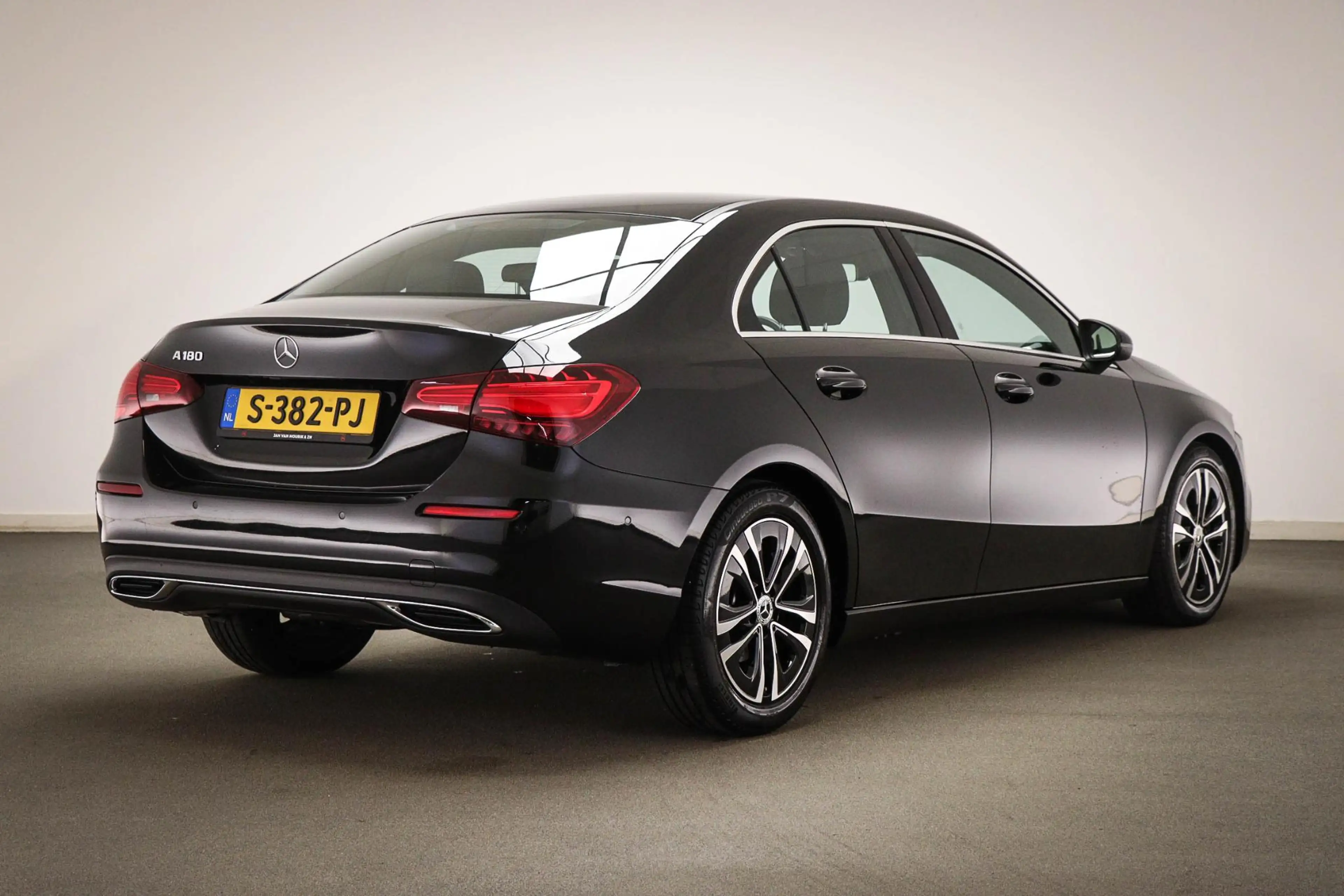 Mercedes-Benz A 180 Business Line | HALF LEDER | STOELVERWARMING | DAB — photo 2