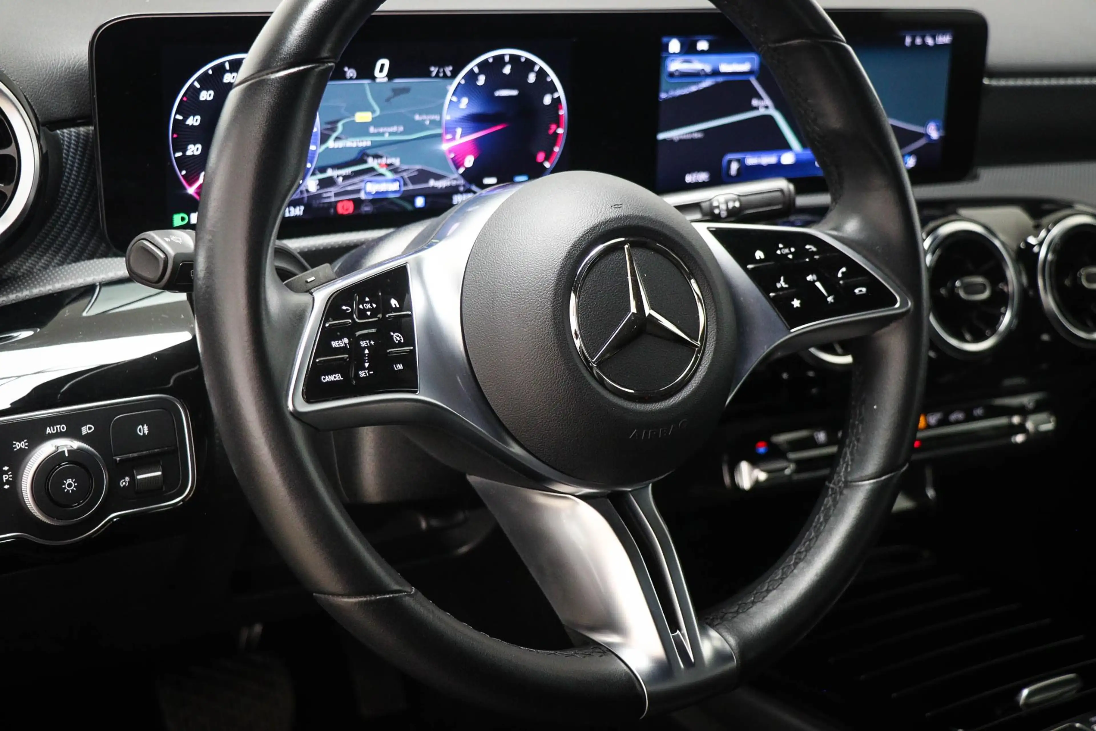 Mercedes-Benz A 180 Business Line | HALF LEDER | STOELVERWARMING | DAB — photo 28