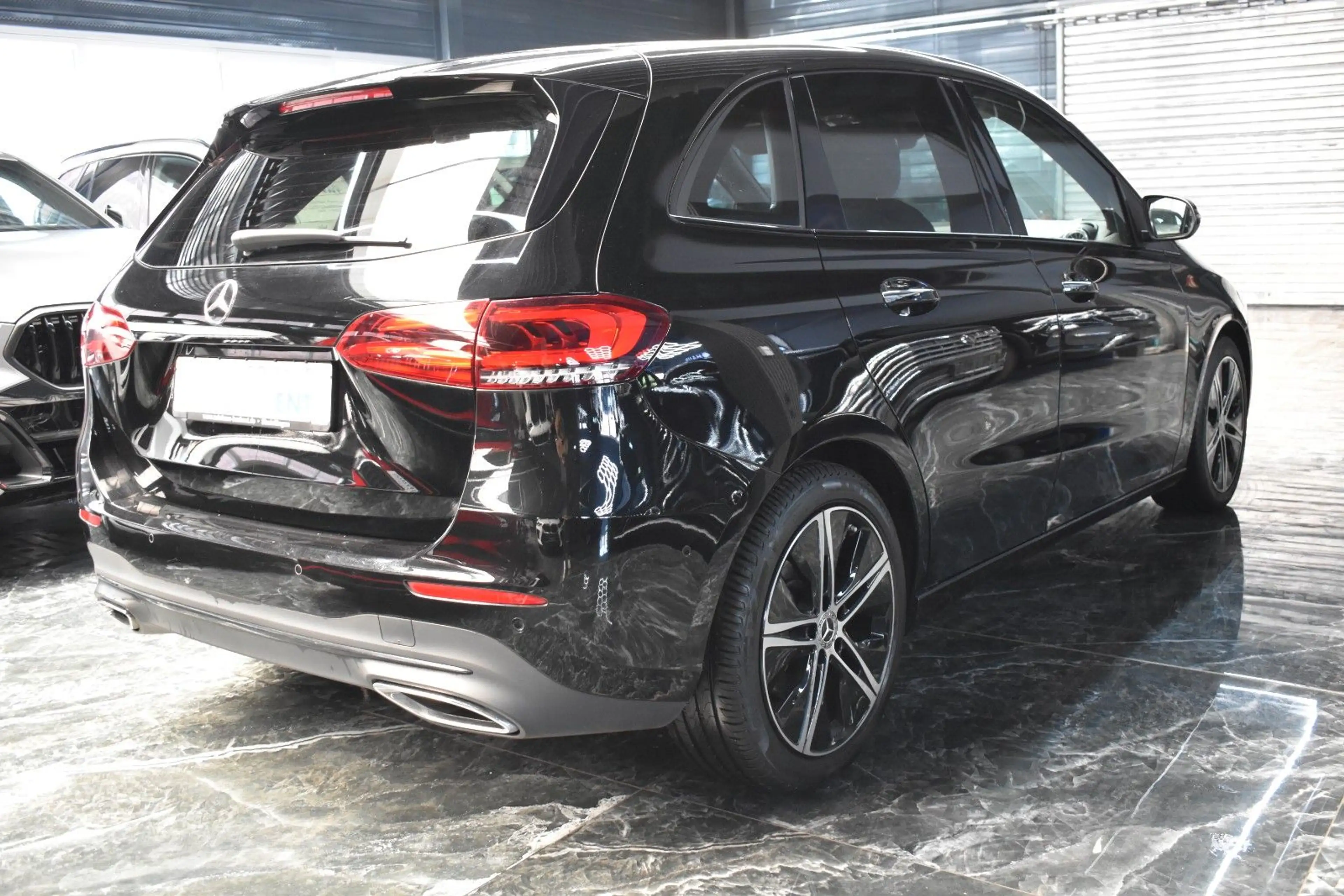 Mercedes-Benz B 220 d*LEDER*AMBIENTE*HEAD-UP*LED*NIGHT-PAKET* — photo 4
