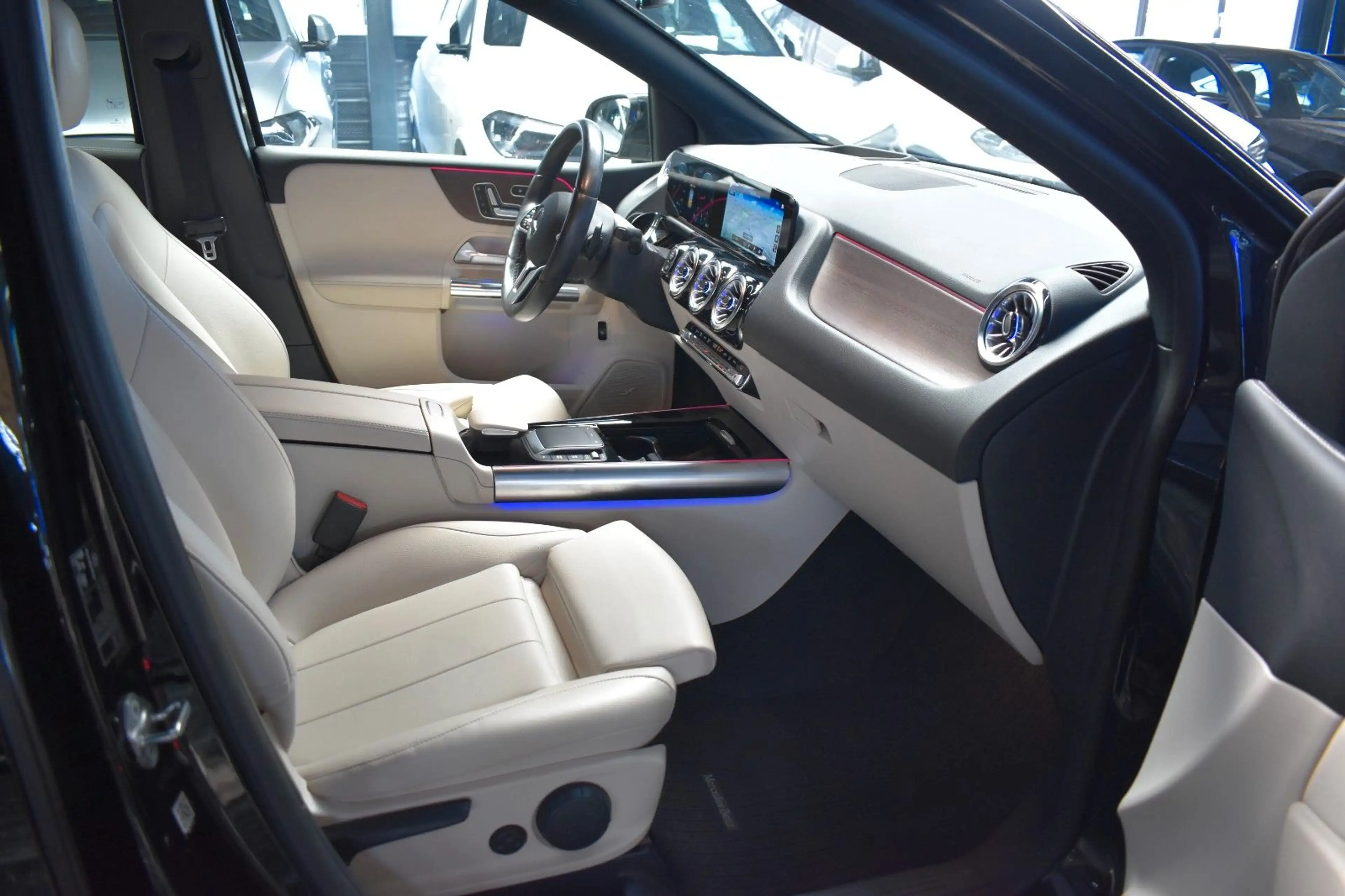 Mercedes-Benz B 220 d*LEDER*AMBIENTE*HEAD-UP*LED*NIGHT-PAKET* — photo 14