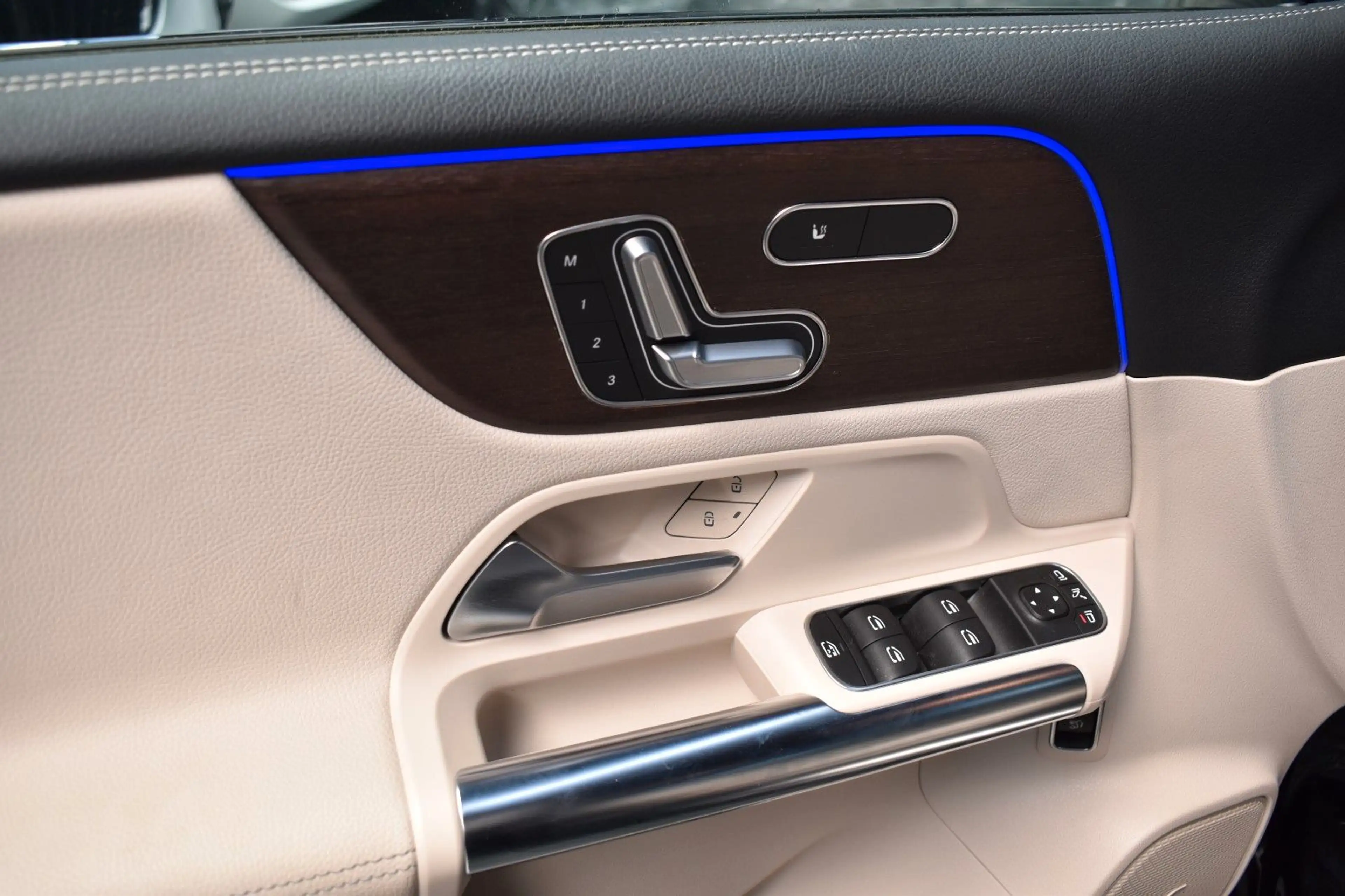 Mercedes-Benz B 220 d*LEDER*AMBIENTE*HEAD-UP*LED*NIGHT-PAKET* — photo 8