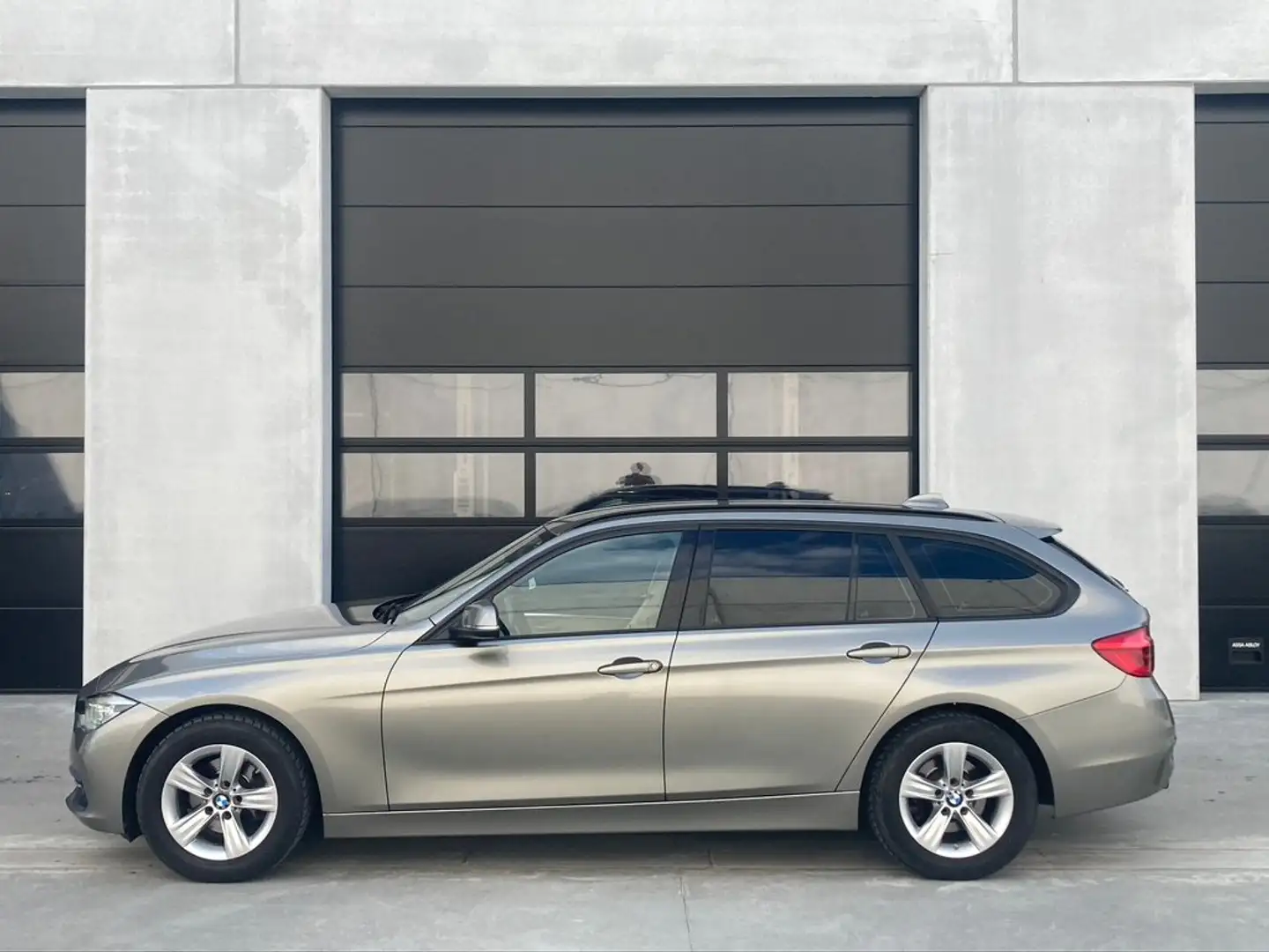 BMW 318 d Touring Sport Line Argent - 1