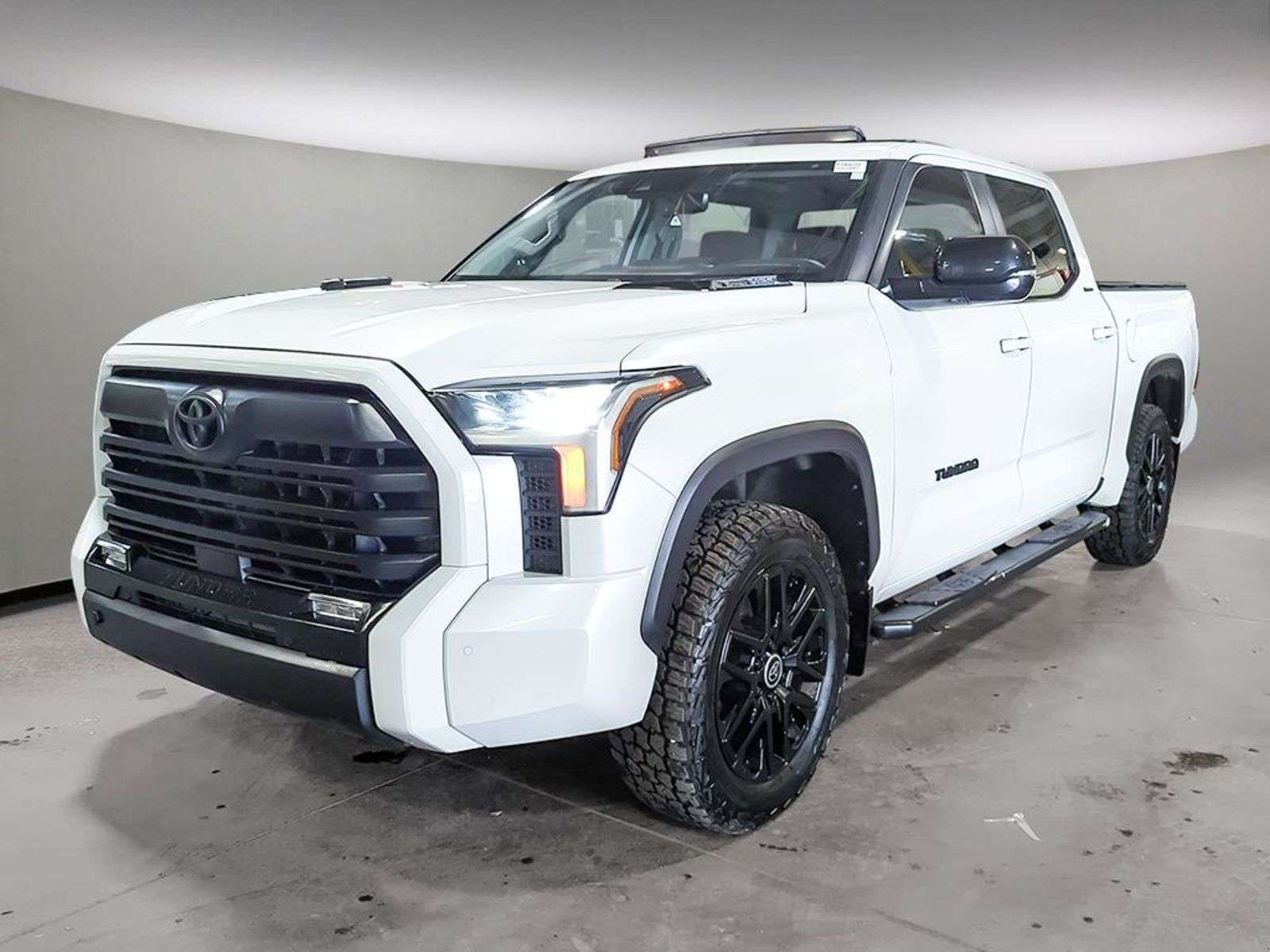 2024 Toyota Tundra HYBRID NIGHTSHADE 4X4; LEATHER, TONNEAU COVER, RUN