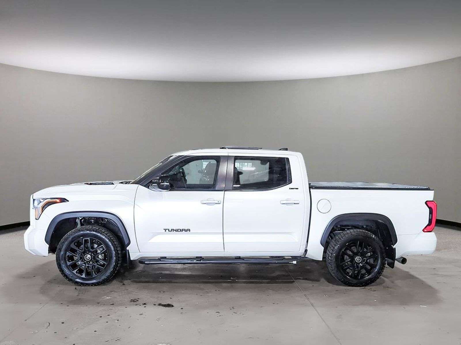 2024 Toyota Tundra HYBRID NIGHTSHADE 4X4; LEATHER, TONNEAU COVER, RUN — снимка 1