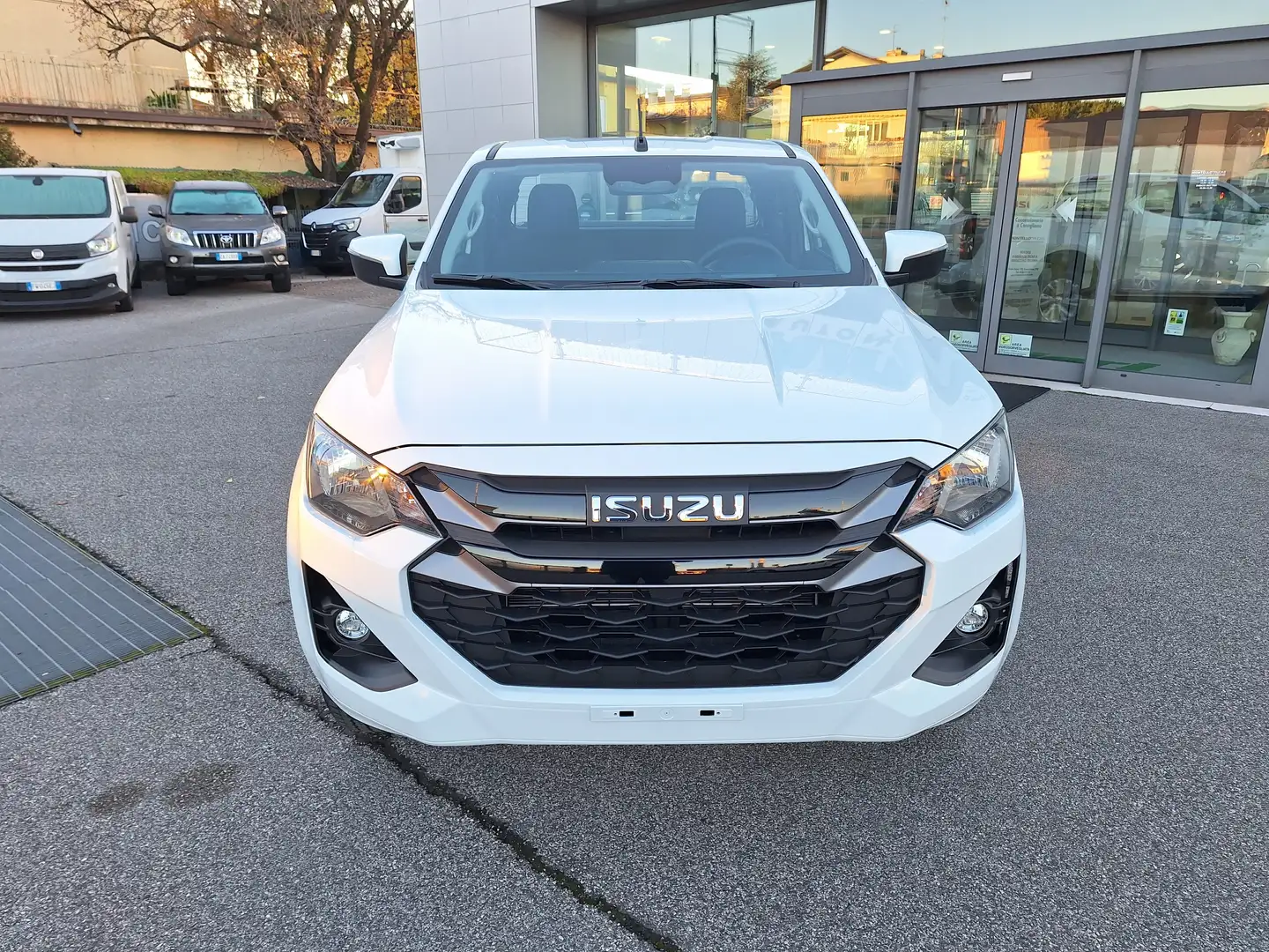 Isuzu D-Max D-Max 1.9 164CV Space N60BB+ 4x4 A/T PREZZO PROMO Weiß - 2