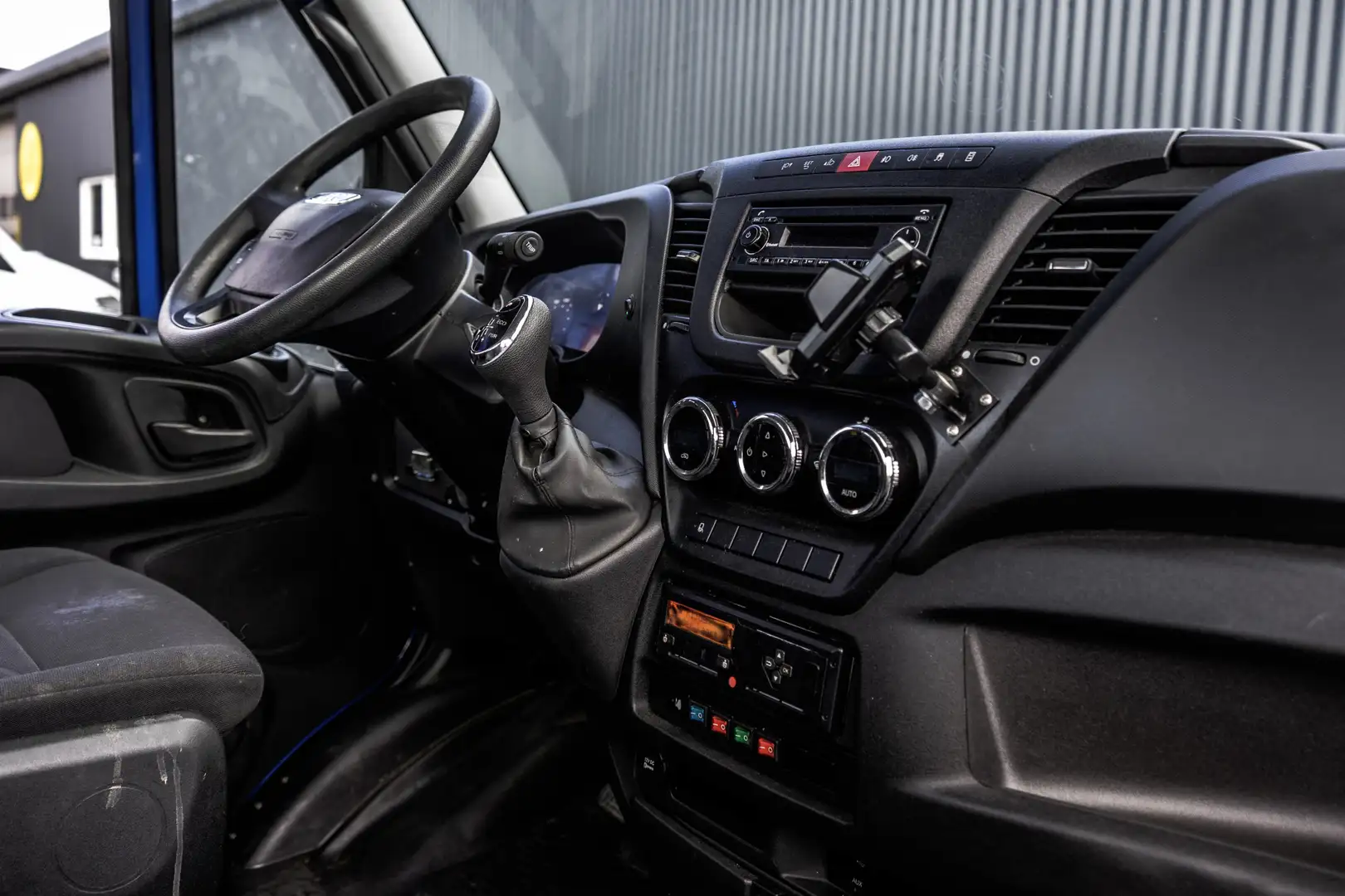 Iveco Daily 40C21 3.0L | BE-Trekker | 8.2T | Climate | Cruise Blauw - 2