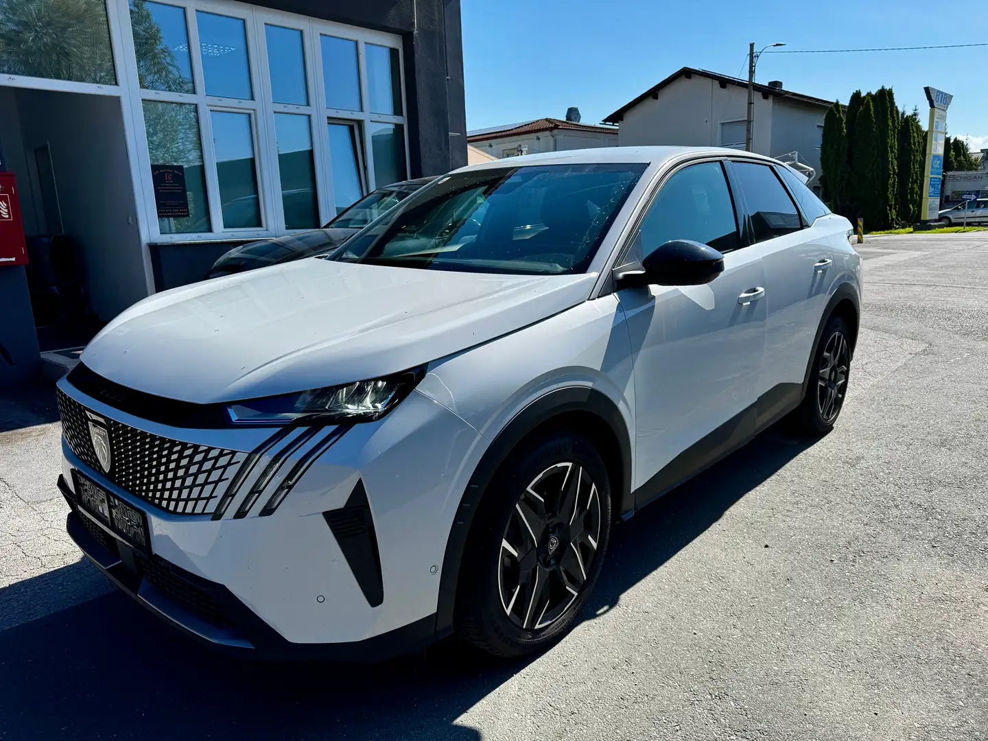 Peugeot 3008 Hybrid 136 E-DCS6 Allure Aut. Blanco - 1