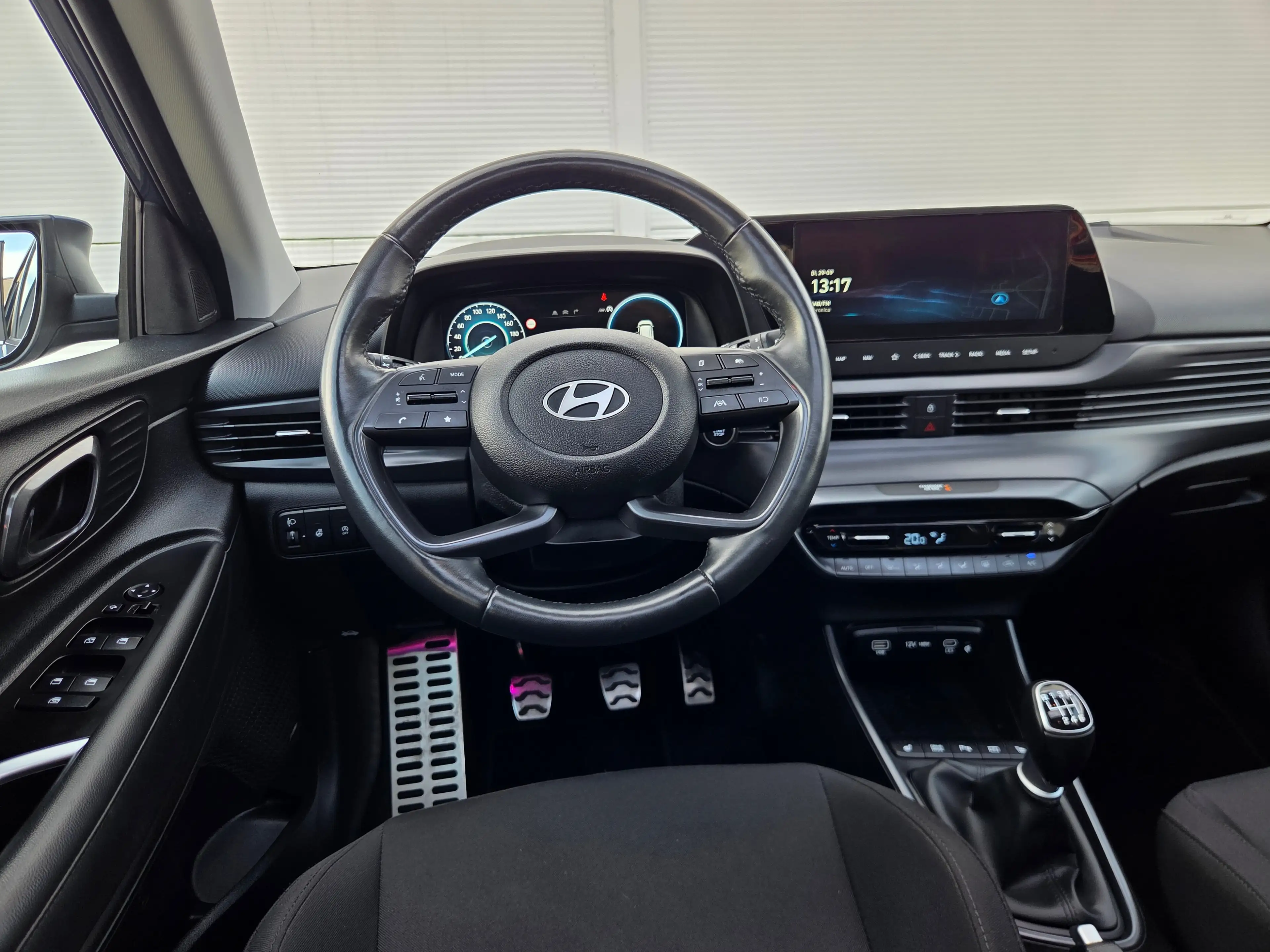 Hyundai BAYON 1.0 T-GDI Premium Sky Apple Carplay/Android Auto / — photo 27