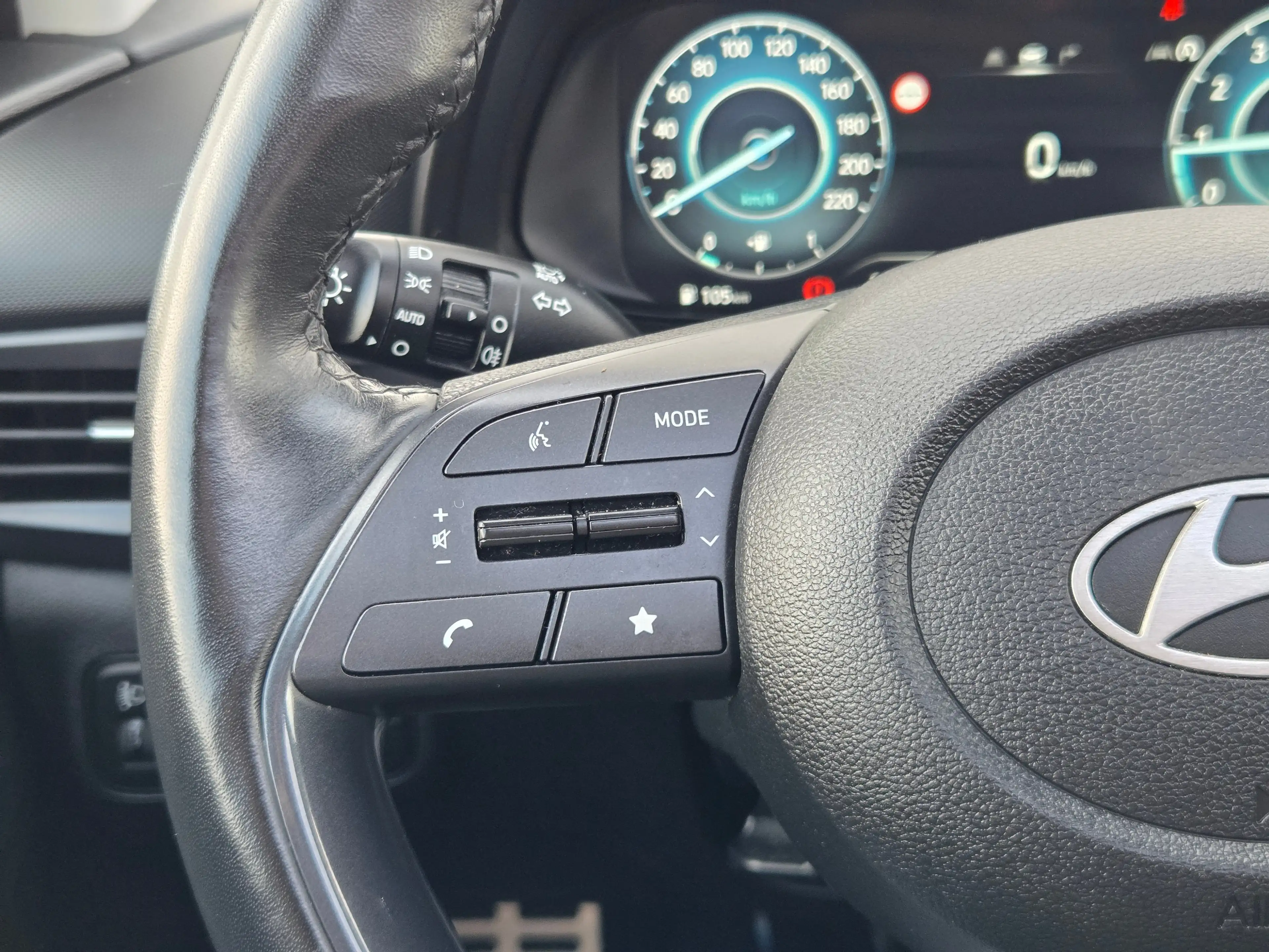 Hyundai BAYON 1.0 T-GDI Premium Sky Apple Carplay/Android Auto / — photo 25
