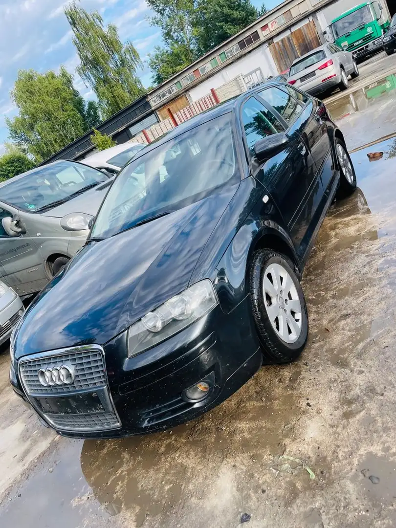 Audi A3 Ambiente Schwarz - 1