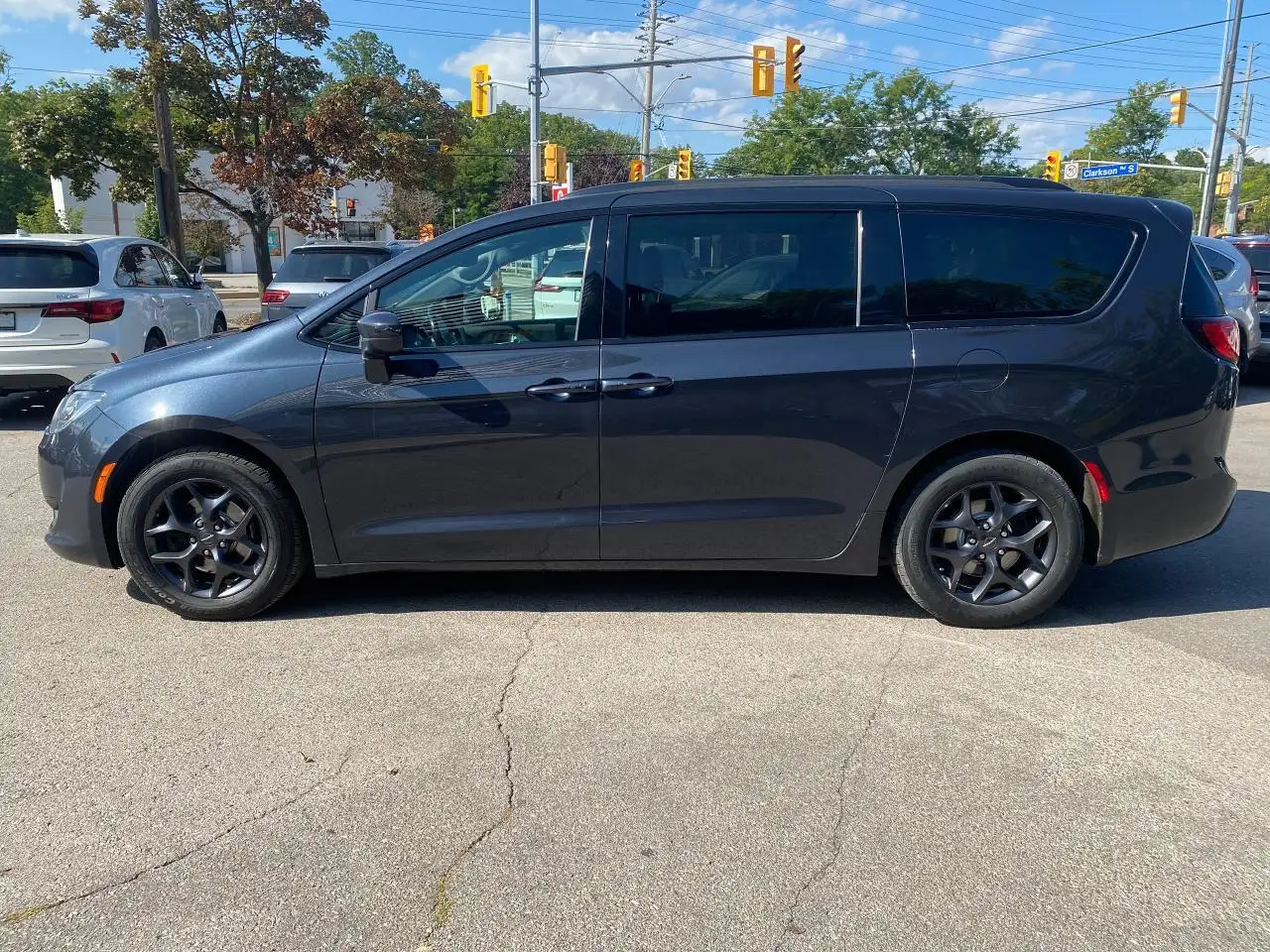 Chrysler Pacifica снимка Chrysler Pacifica