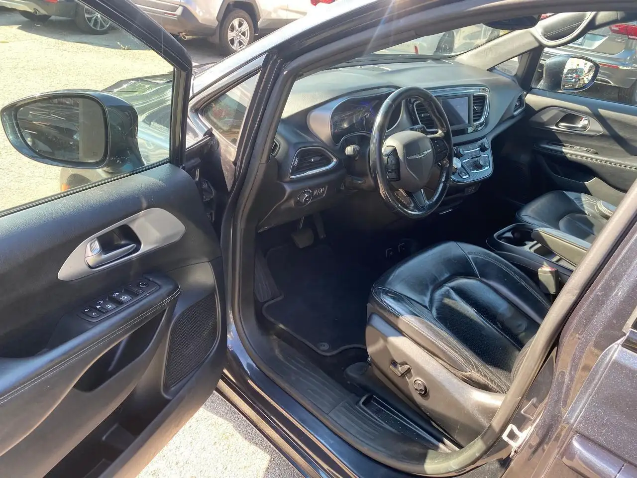 Chrysler Pacifica снимка Chrysler Pacifica