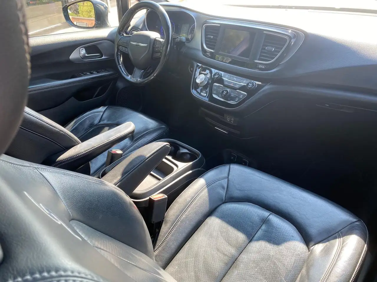 Chrysler Pacifica снимка Chrysler Pacifica