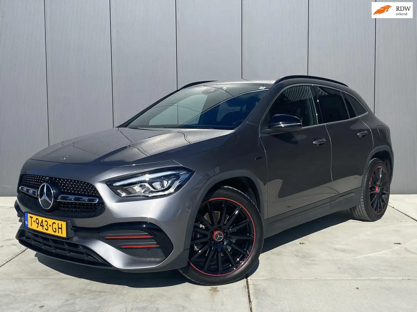 Mercedes-Benz GLA 250 e AMG Line / Edition 1 / Leder / Widescreen / 20 I Gris - 1