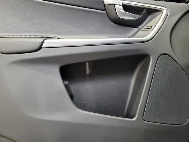Volvo XC60 view 23