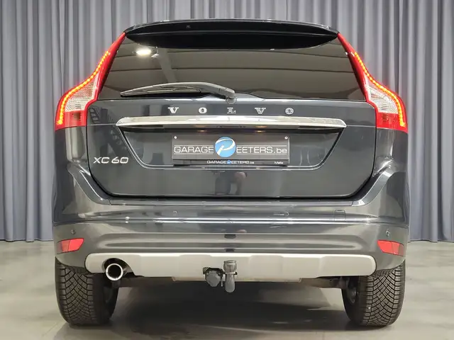 Volvo XC60 view 4