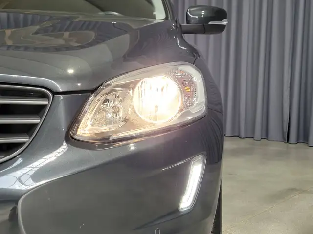 Volvo XC60 view 7