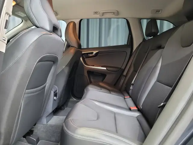 Volvo XC60 view 22