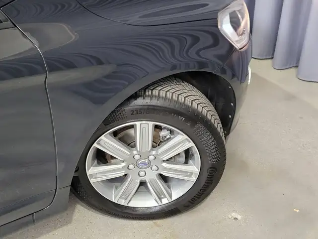Volvo XC60 view 8