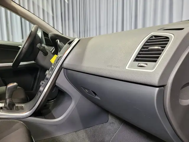 Volvo XC60 view 16
