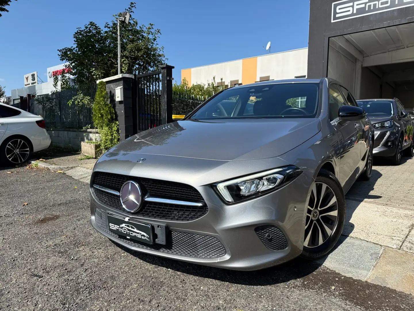 Mercedes-Benz A 180 A 180 d Automatic Sport Gris - 2