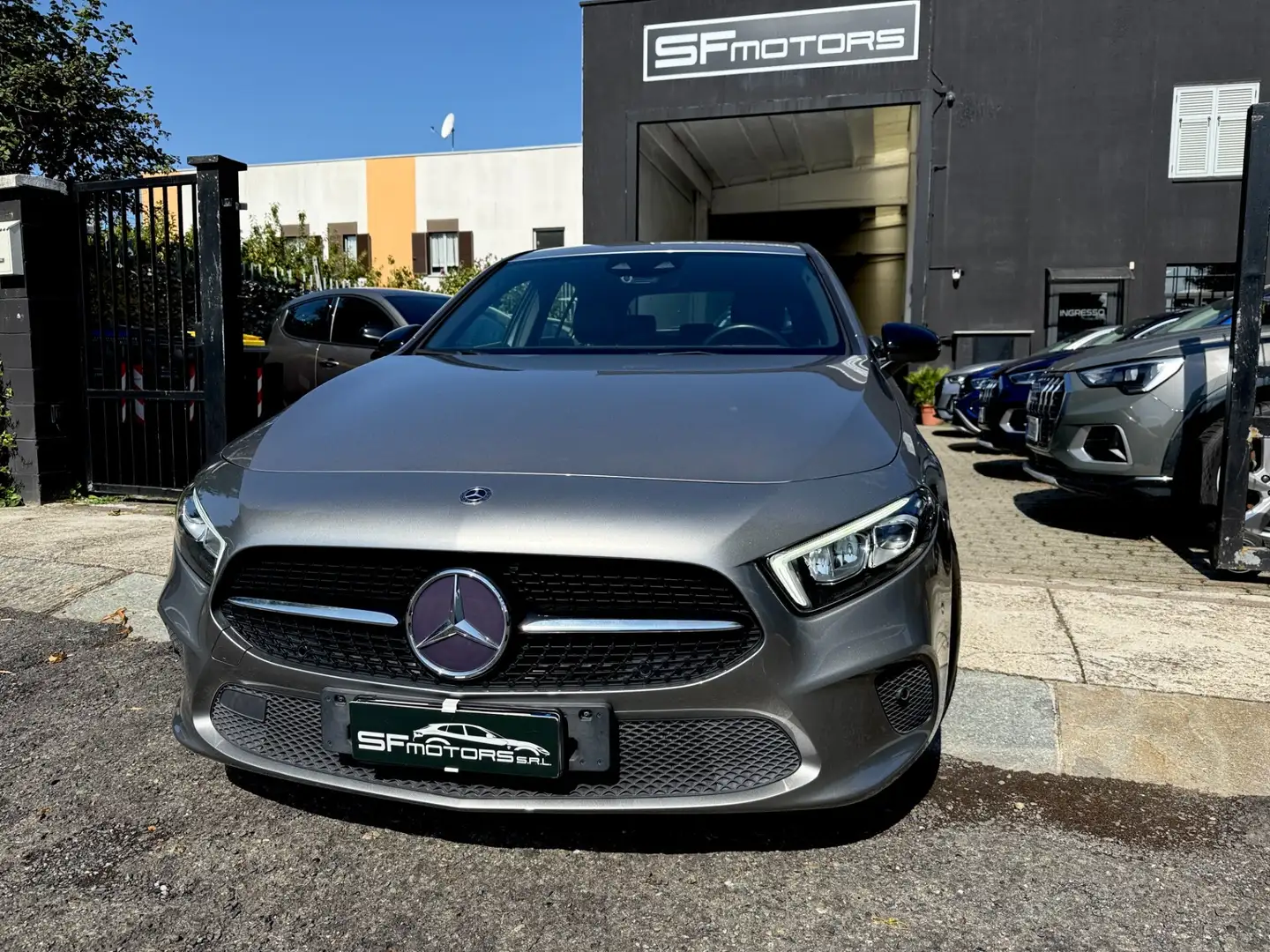 Mercedes-Benz A 180 A 180 d Automatic Sport Gris - 1