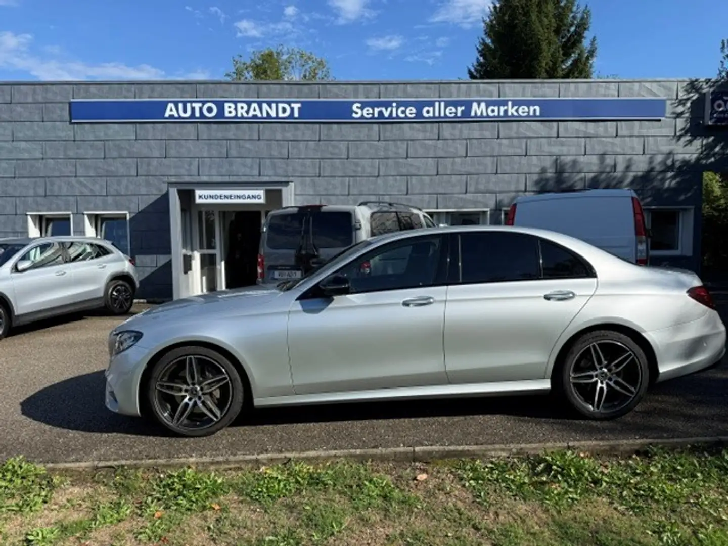 Mercedes-Benz E 200 E 200 d (213.013) Grau - 2