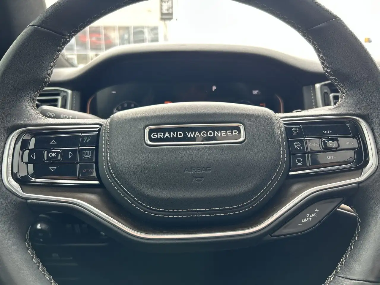 Jeep Grand Wagoneer снимка Jeep Grand Wagoneer