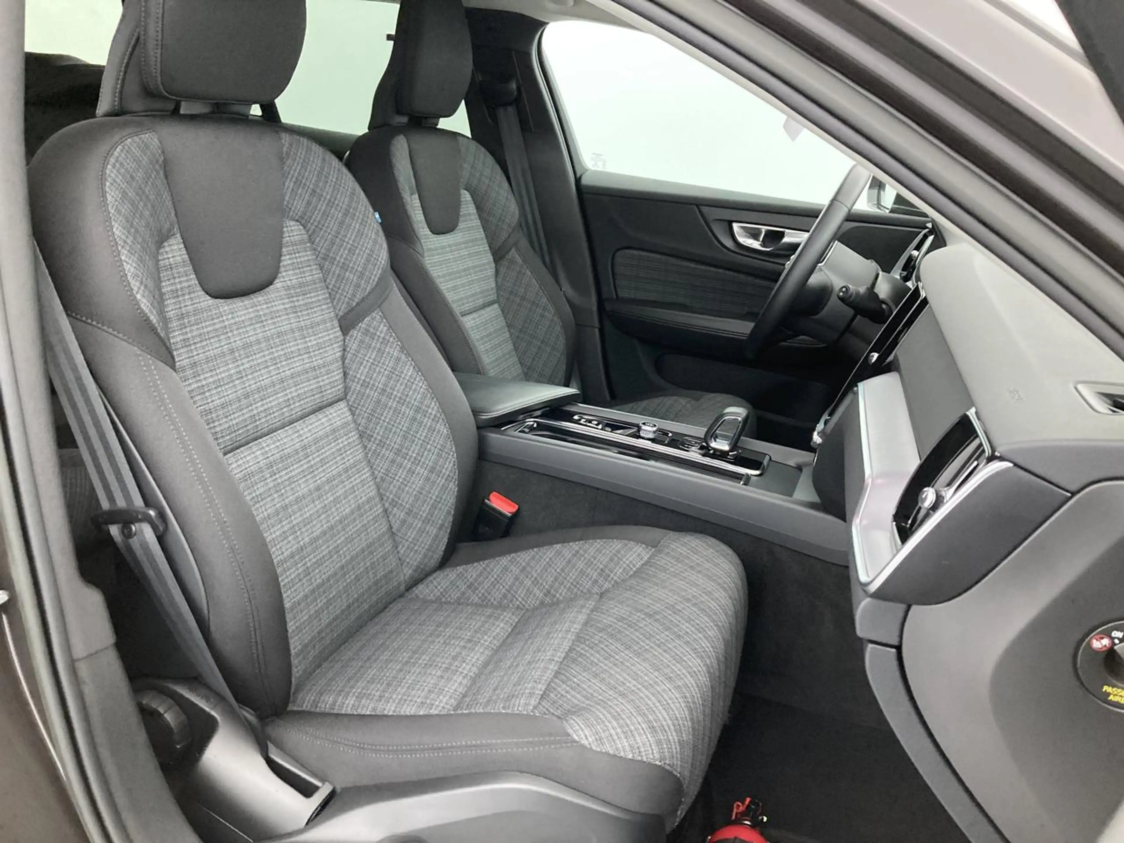 Volvo V60 2.0 B3 MHEV Core — photo 10