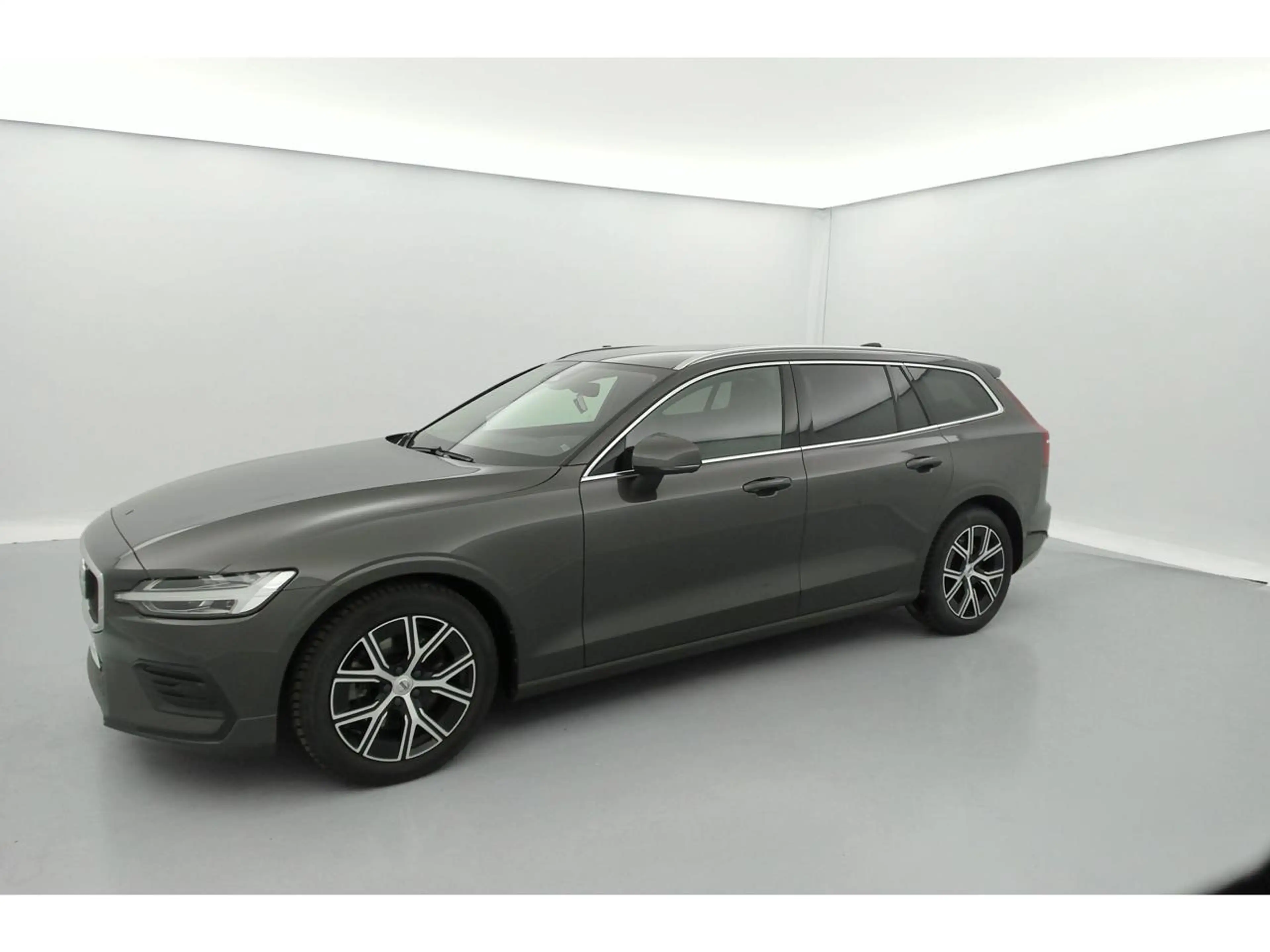 Volvo V60 2.0 B3 MHEV Core — photo 14