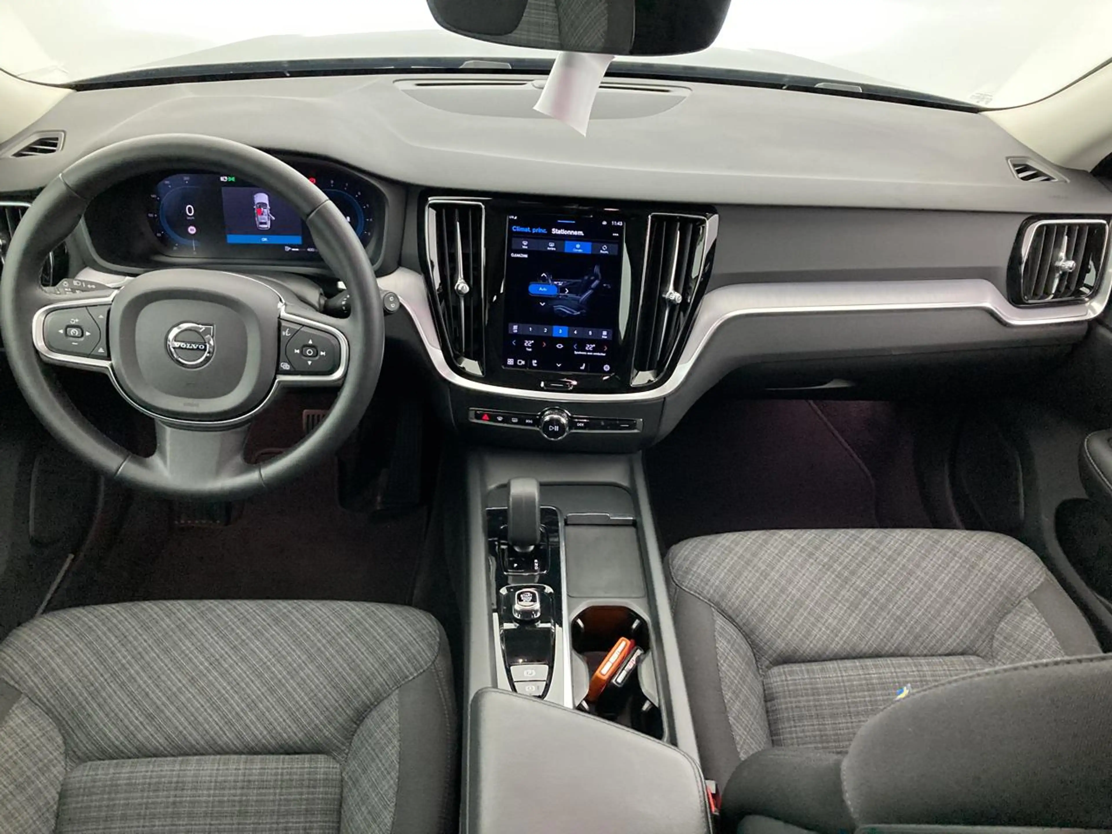 Volvo V60 2.0 B3 MHEV Core — photo 7